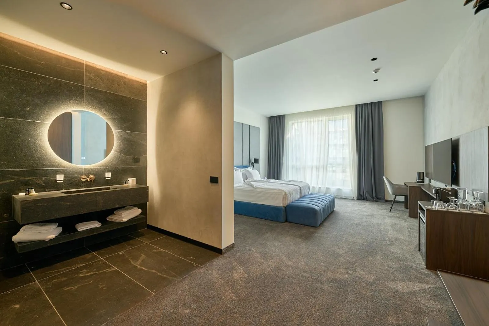 Bed in Adella Boutique Hotel - Free Secured Parking