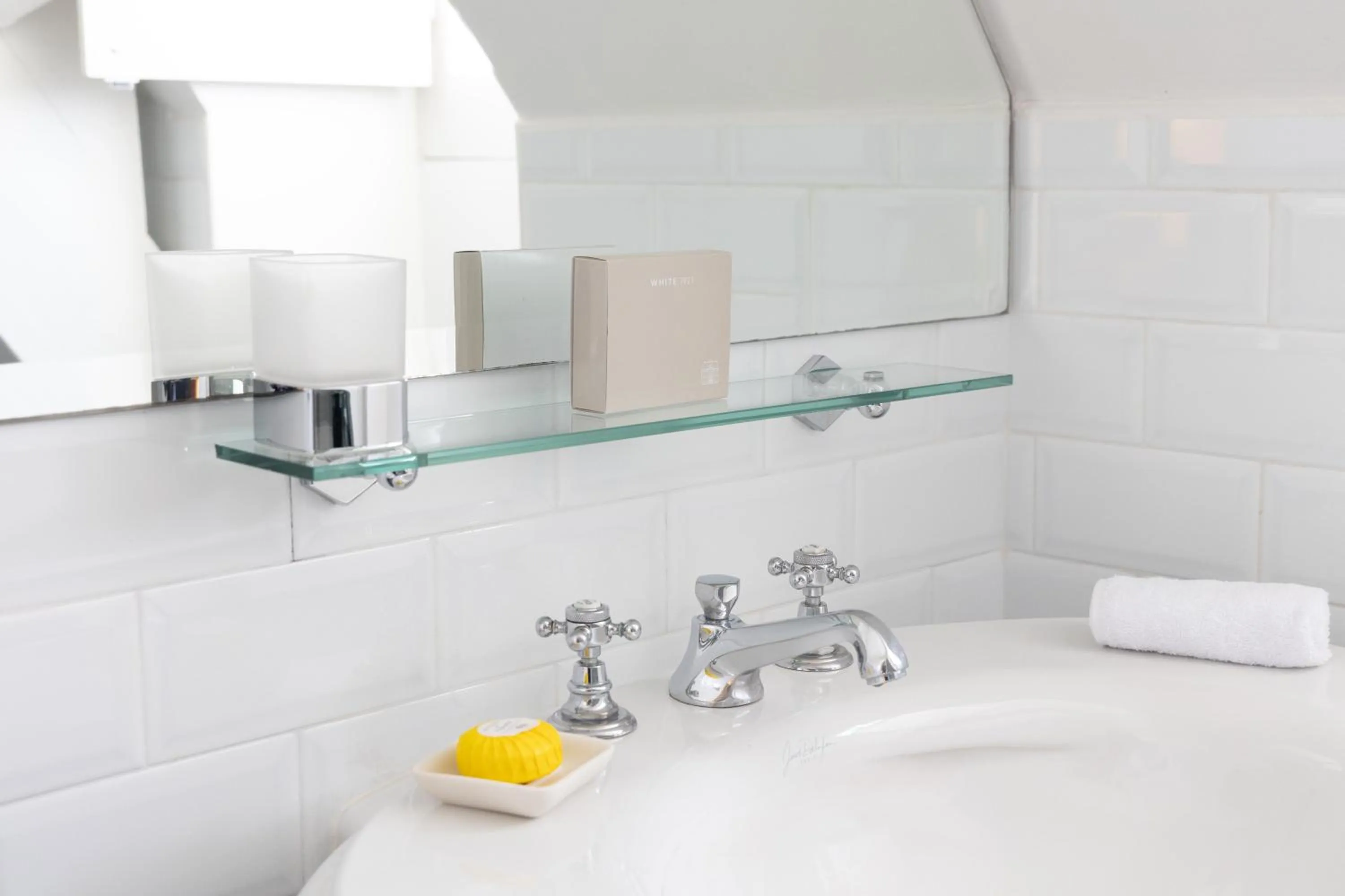 Bathroom in White 1921