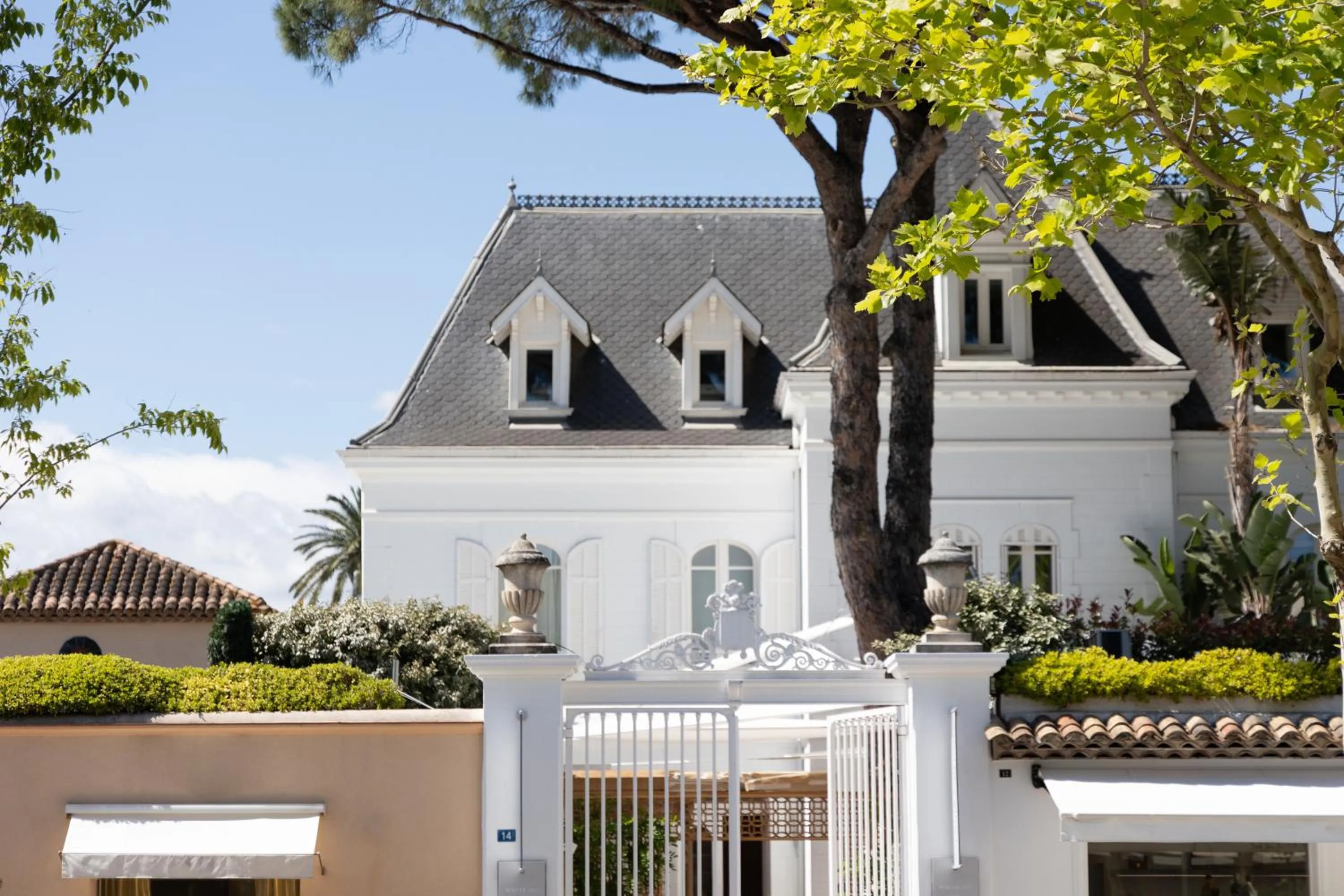 Property building in White 1921