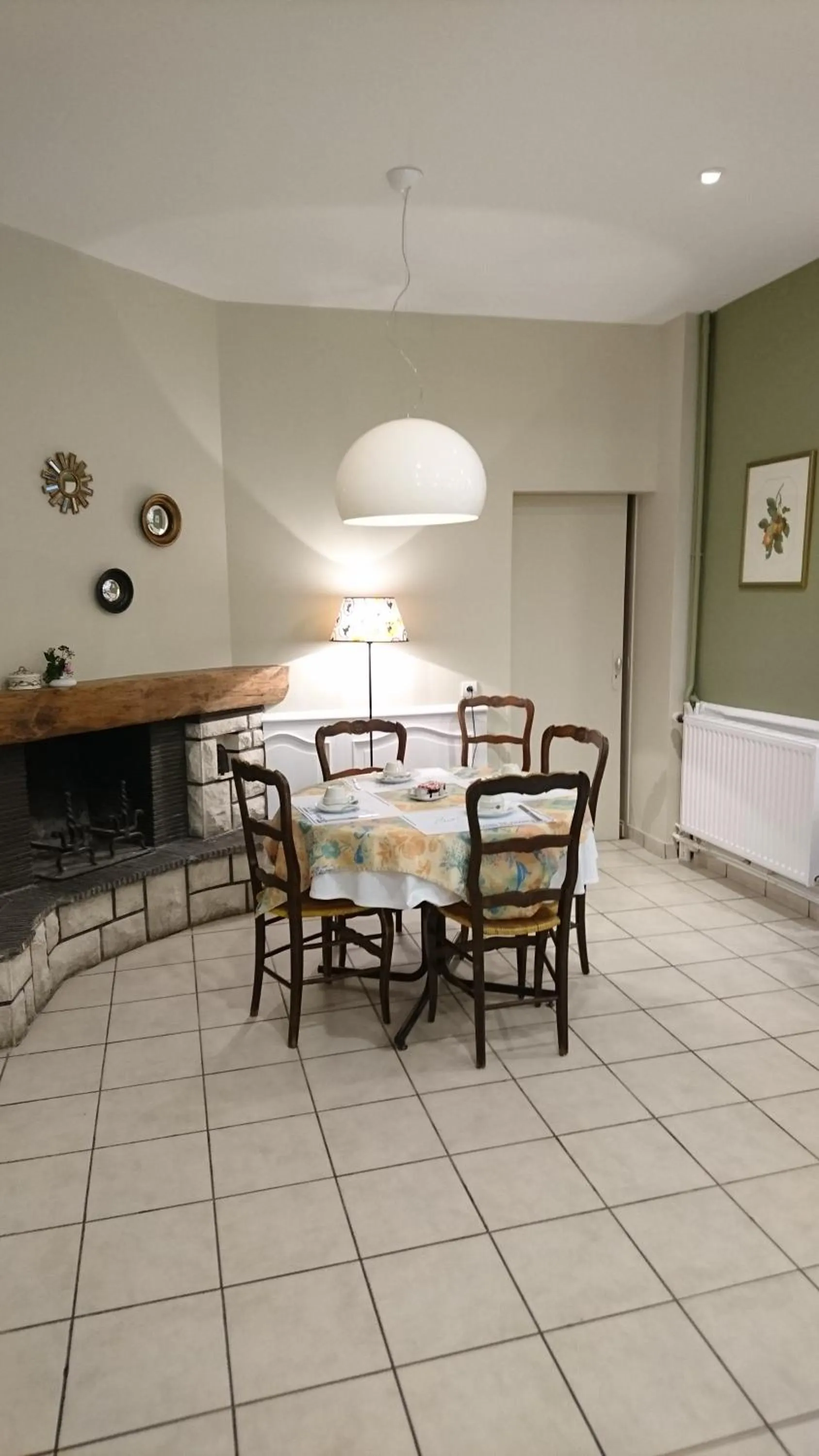 Restaurant/places to eat in Hôtel de France