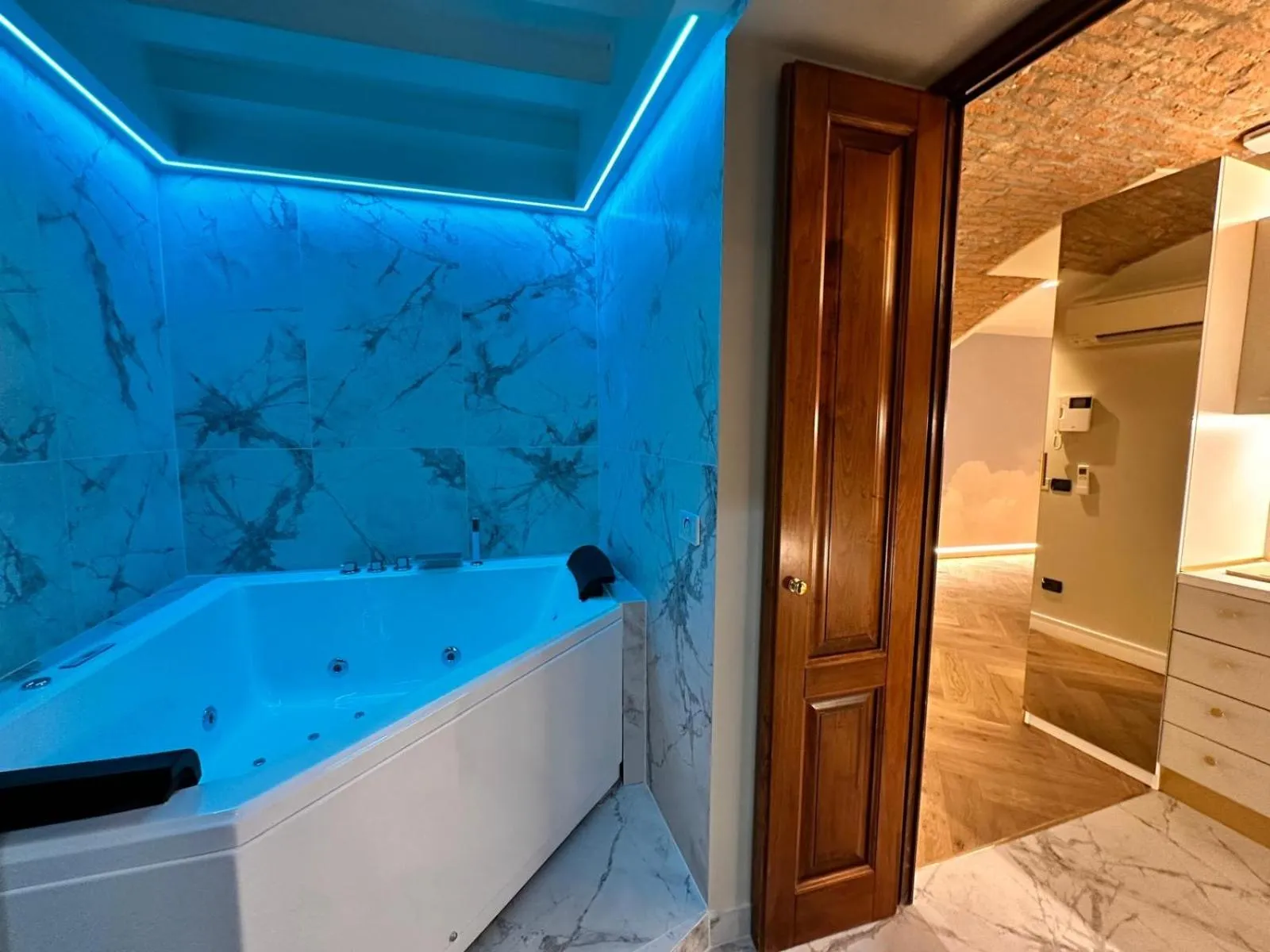 Hot Tub in Renascentia in Florence - Adults Only