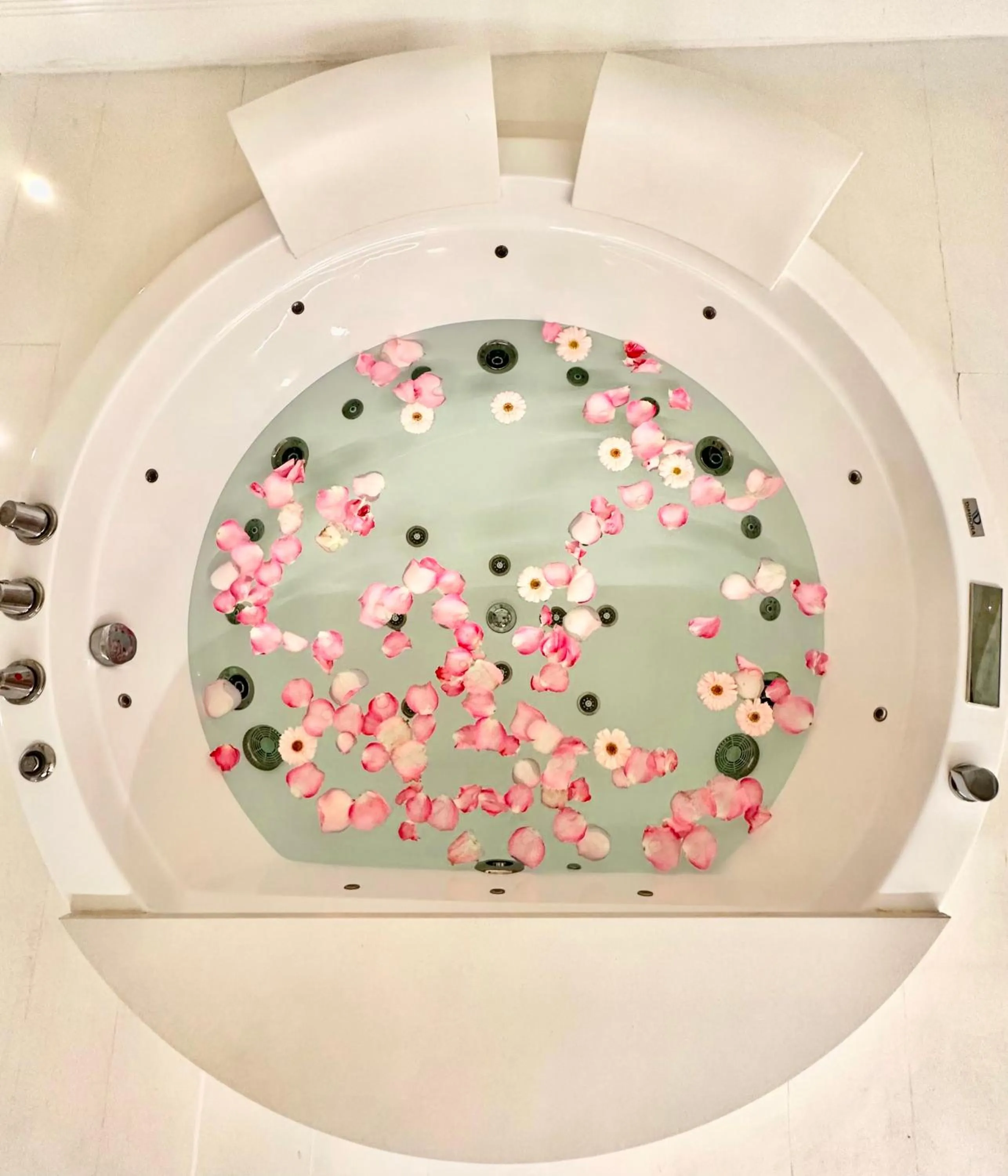 Hot Tub in Renascentia in Florence - Adults Only