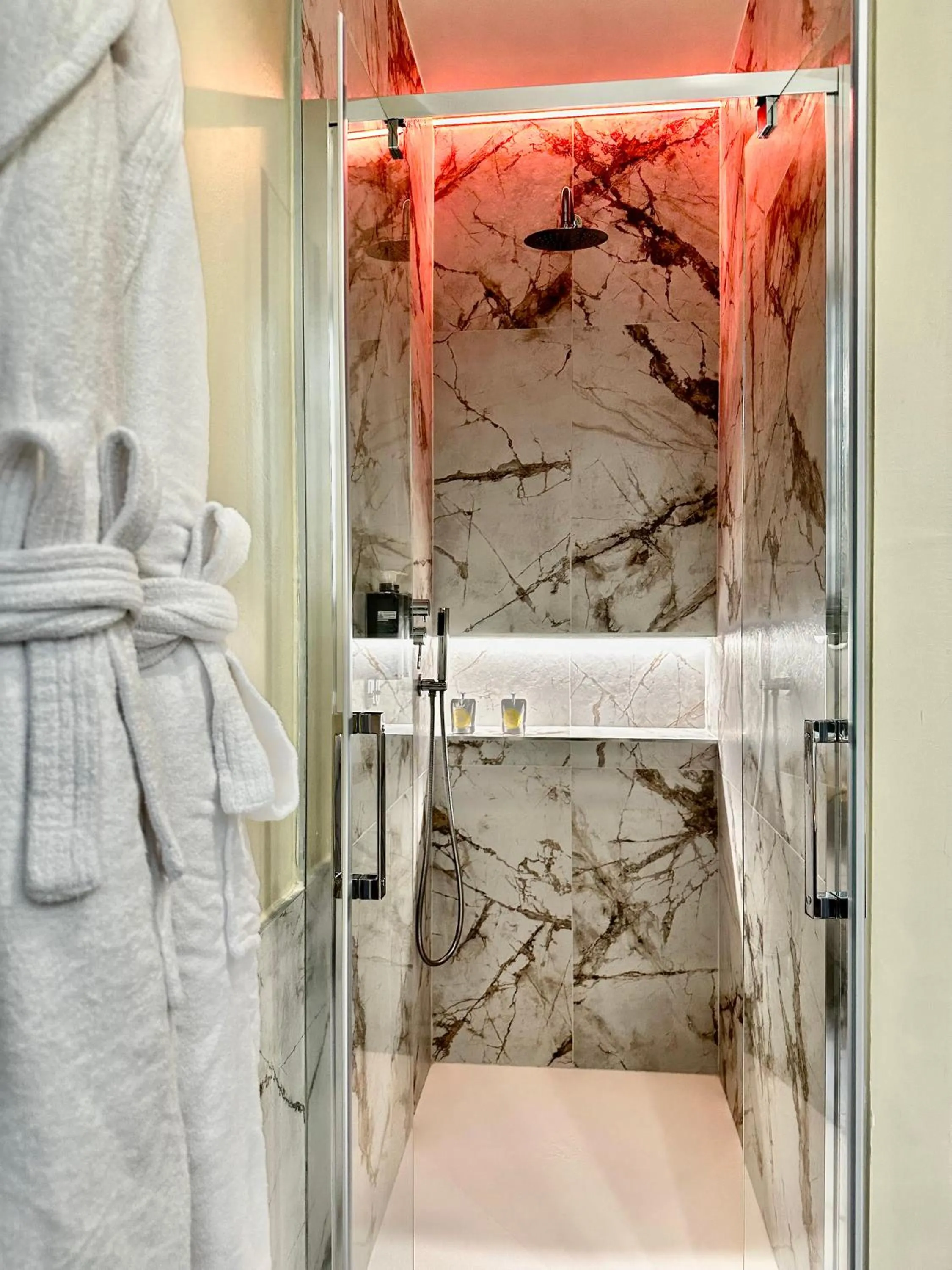 Shower in Renascentia in Florence - Adults Only