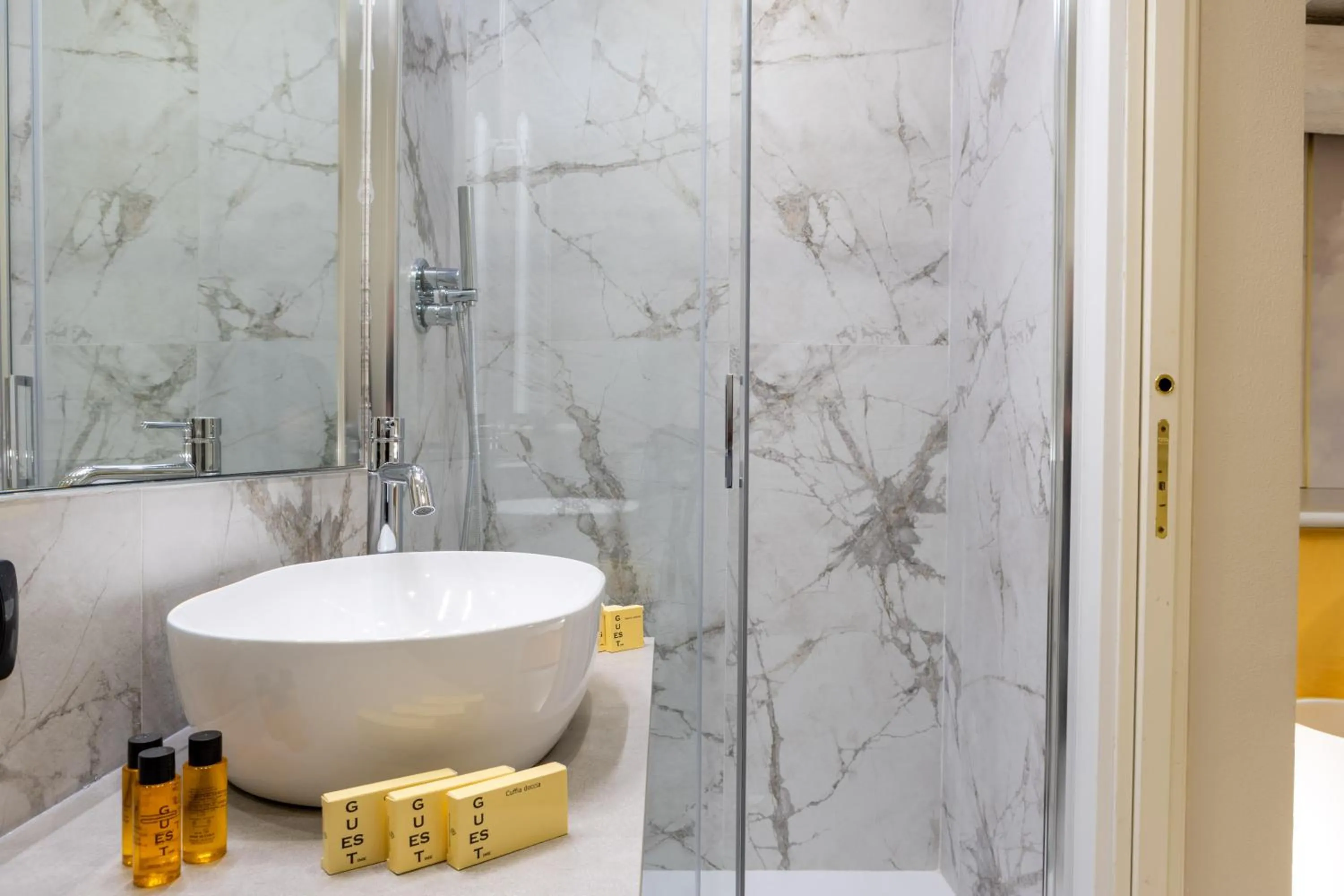 Shower in Renascentia in Florence - Adults Only