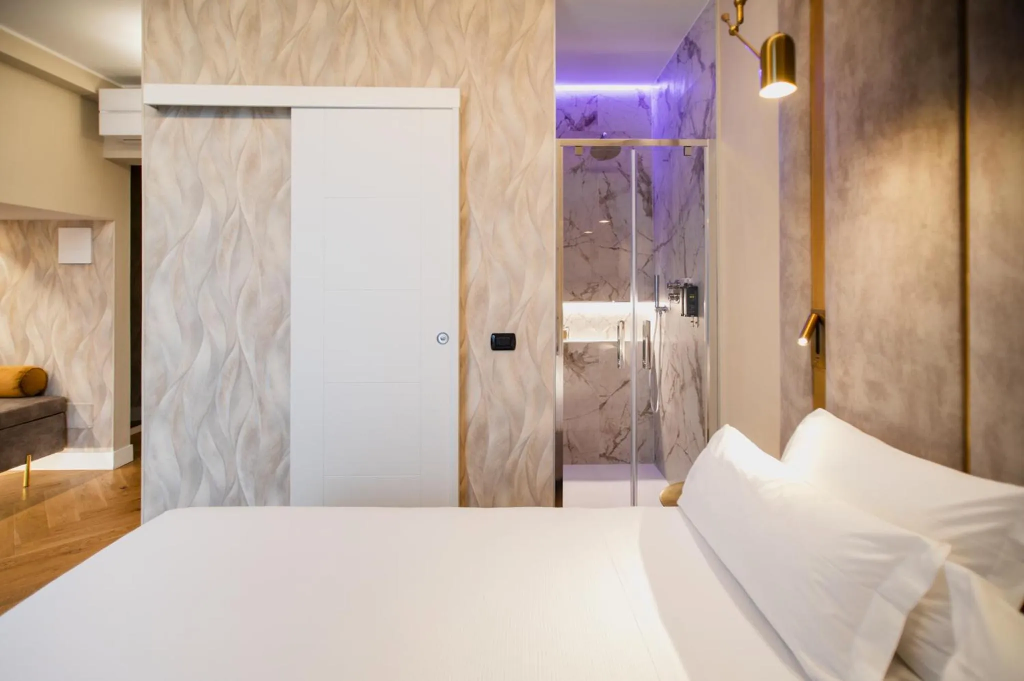 Shower, Bed in Renascentia in Florence - Adults Only