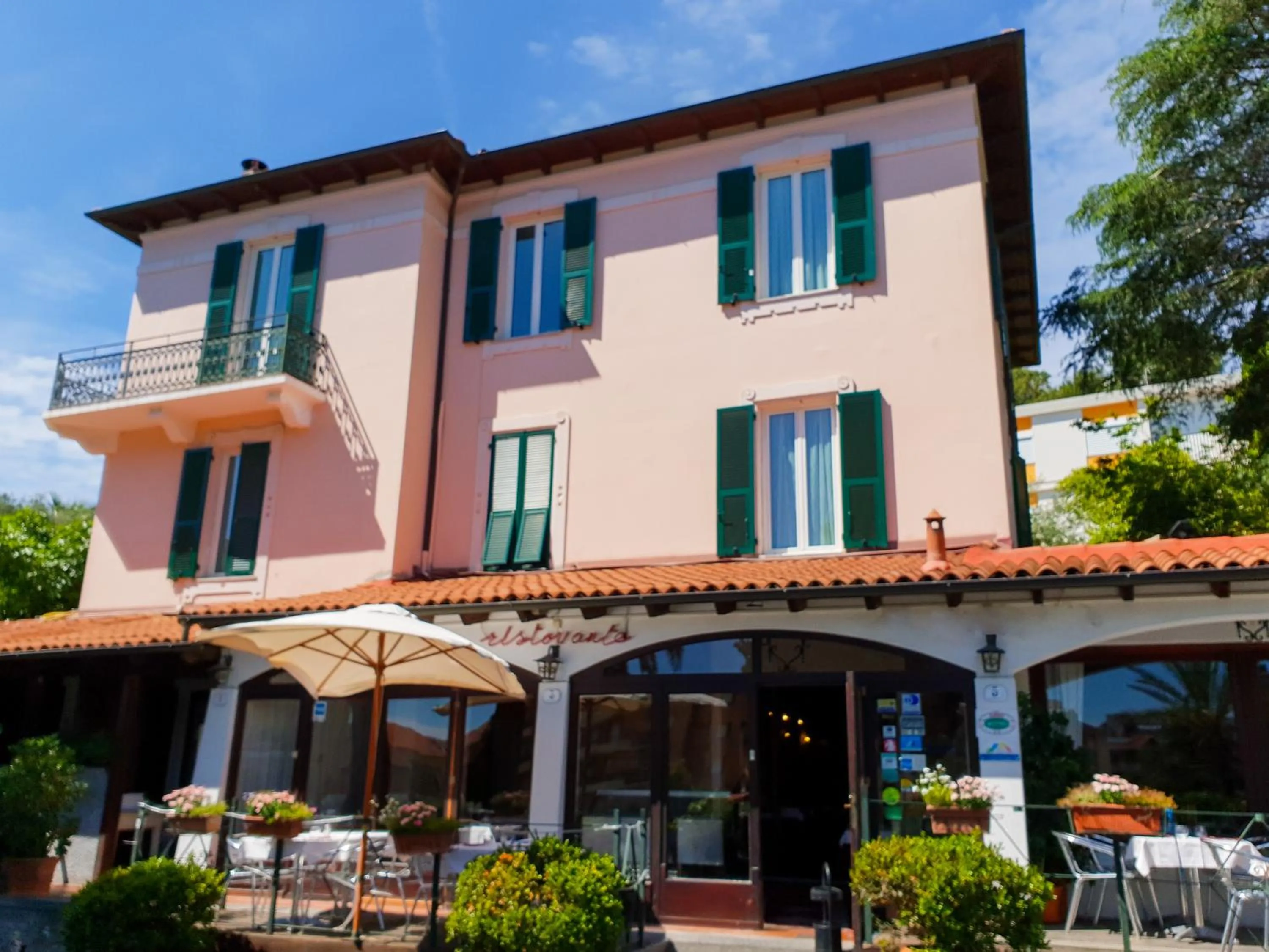 Property building in Hotel Ristorante Il Caminetto