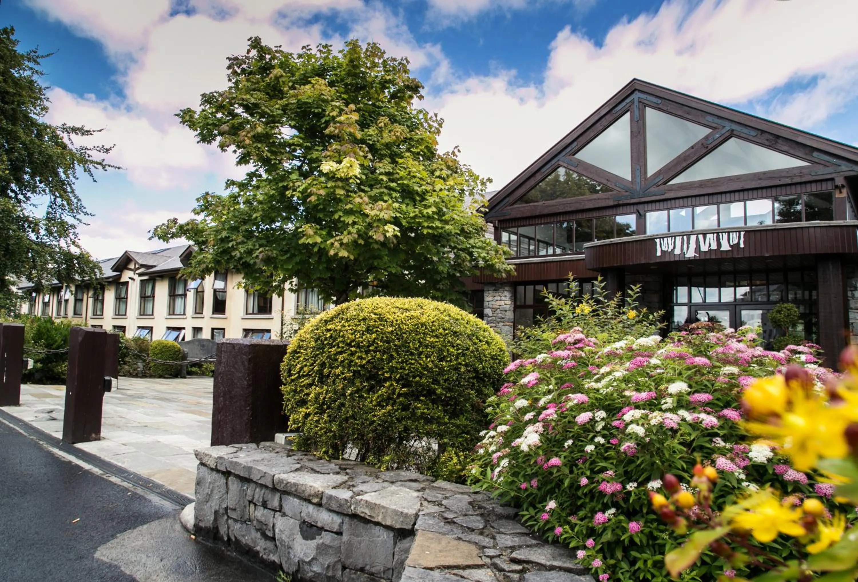 Facade/entrance in Westport Woods Hotel & Spa