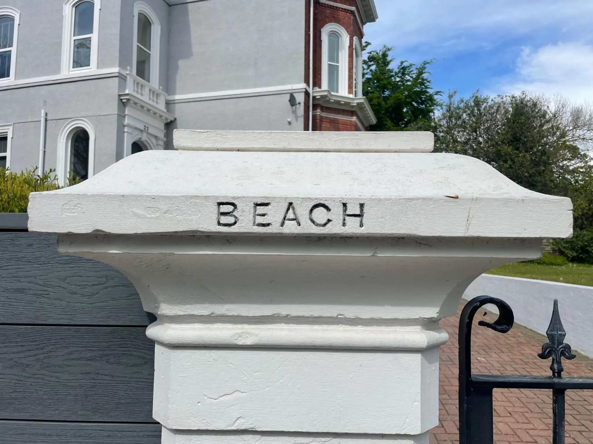 Property building in Beach House 3 Bed Penthouse Apartment