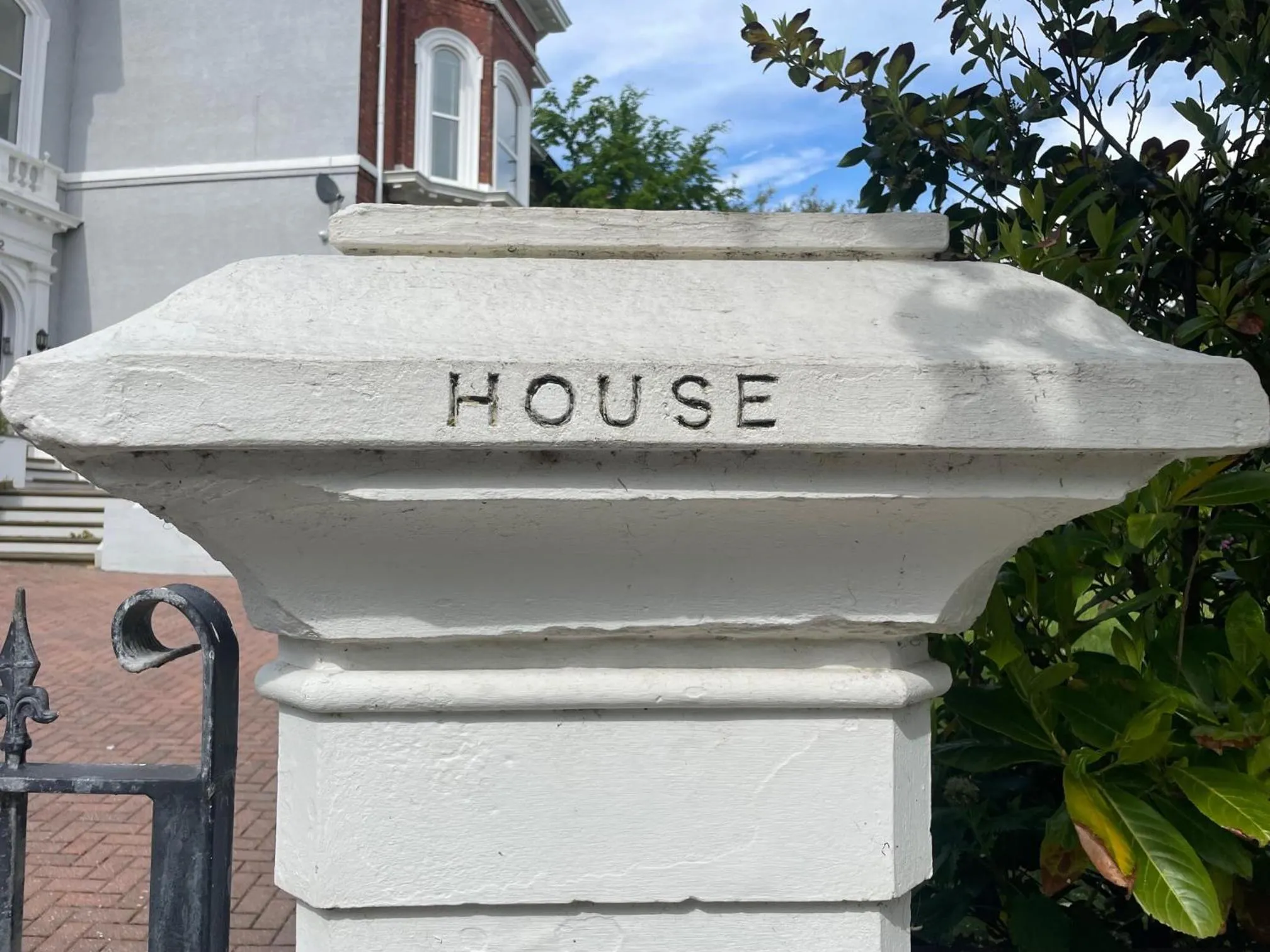 Property building in Beach House 3 Bed Penthouse Apartment