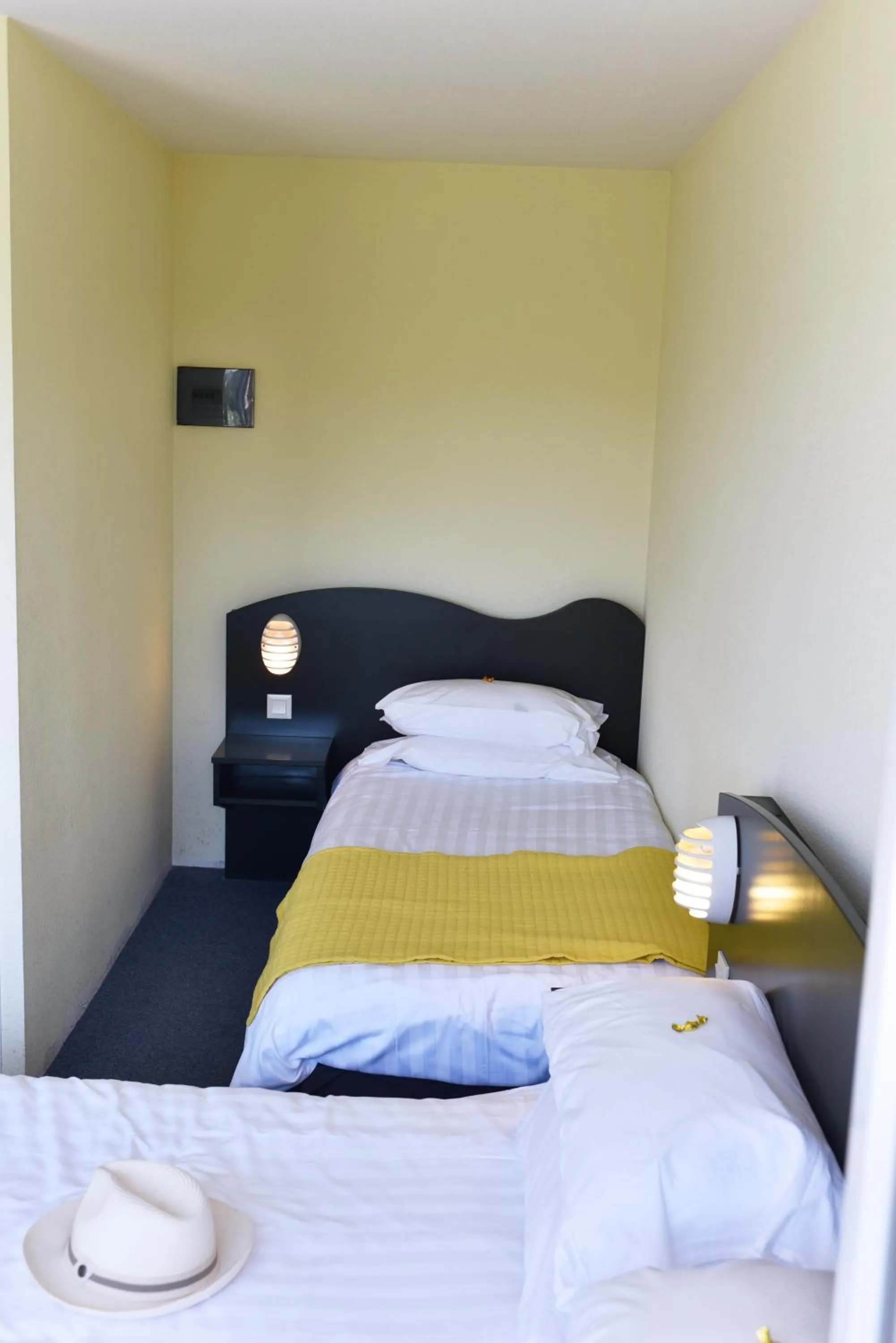 Bed in Hôtel Heod - Binic - Saint-Quay-Portrieux