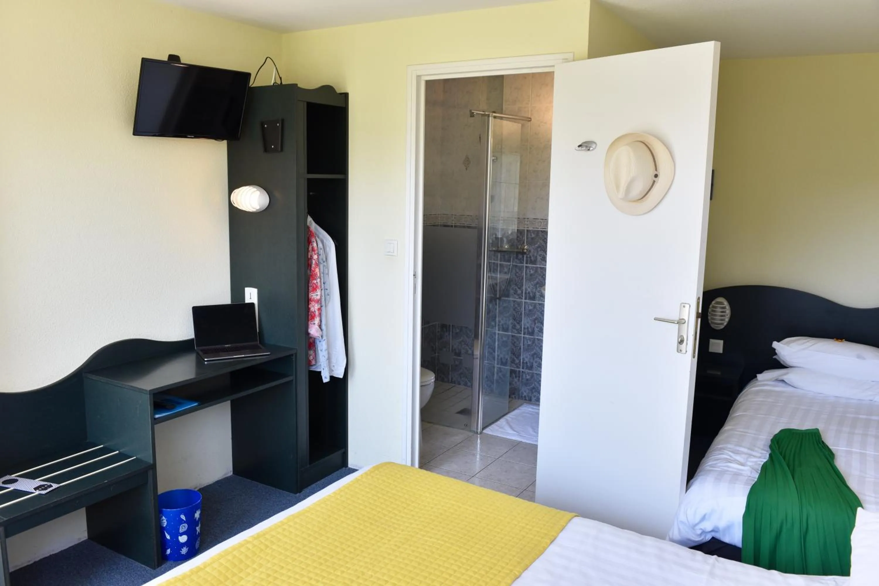 Bed in Hôtel Heod - Binic - Saint-Quay-Portrieux