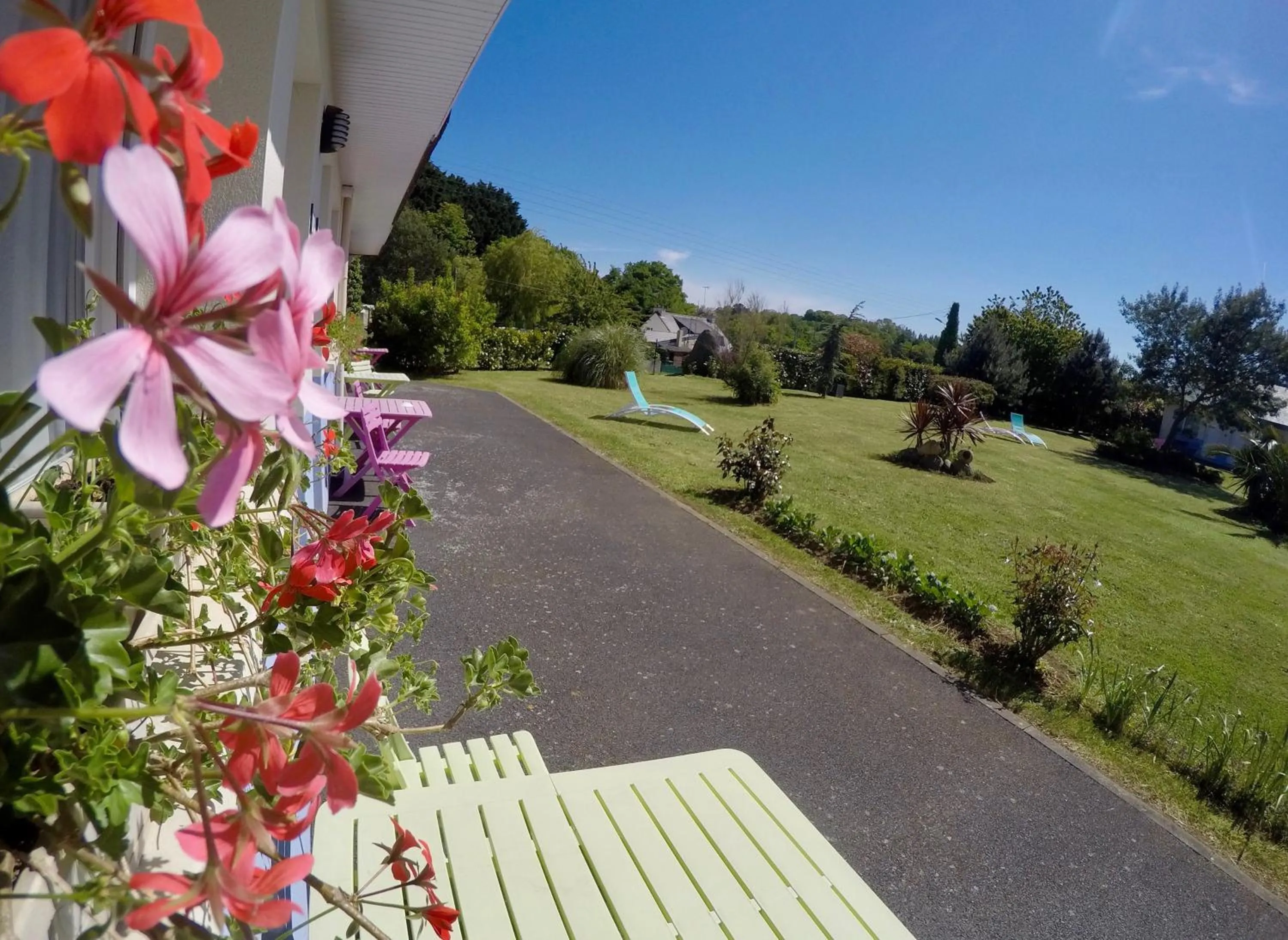 Garden in Hôtel Heod - Binic - Saint-Quay-Portrieux