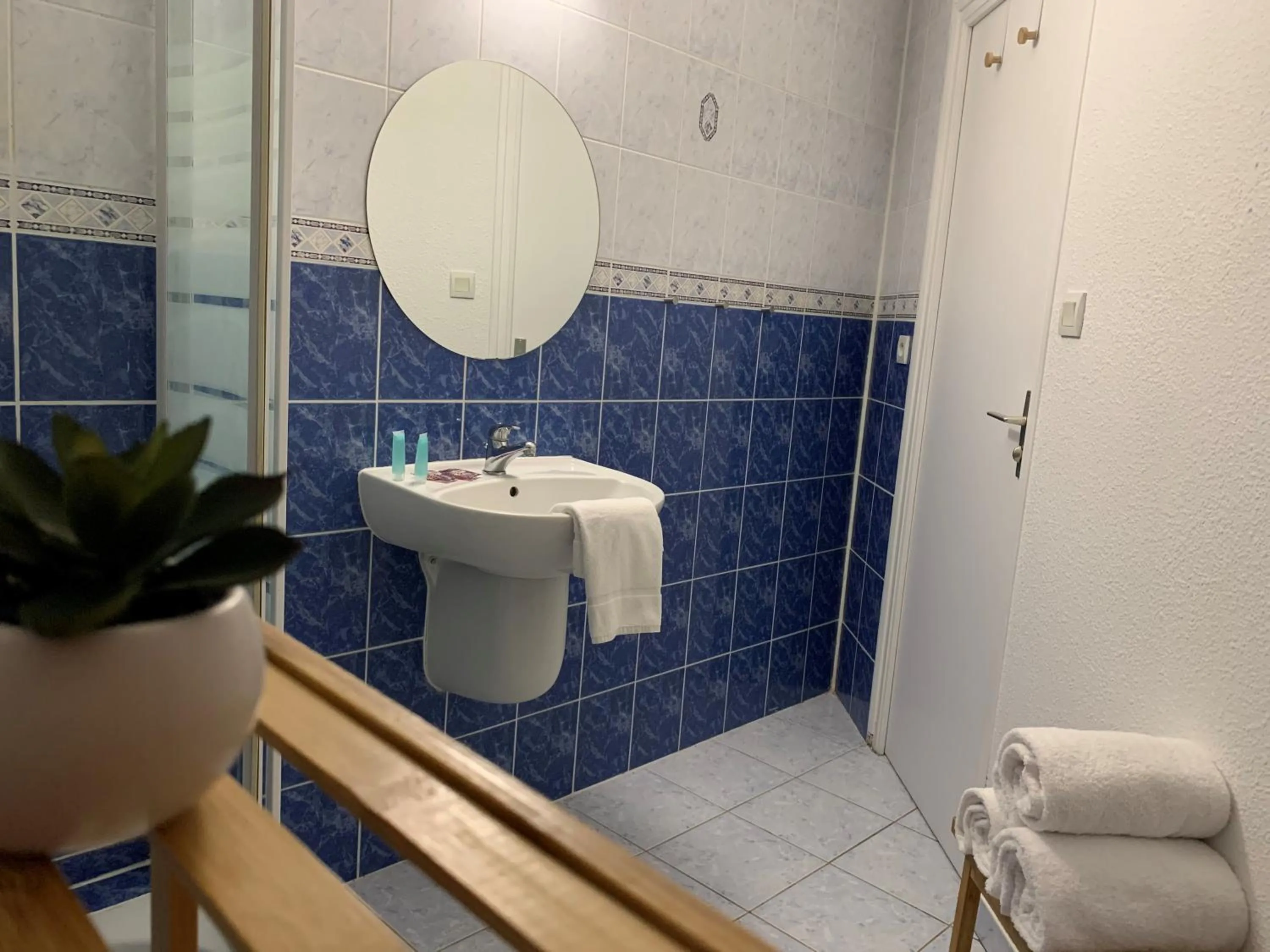 towels in Hôtel Heod - Binic - Saint-Quay-Portrieux