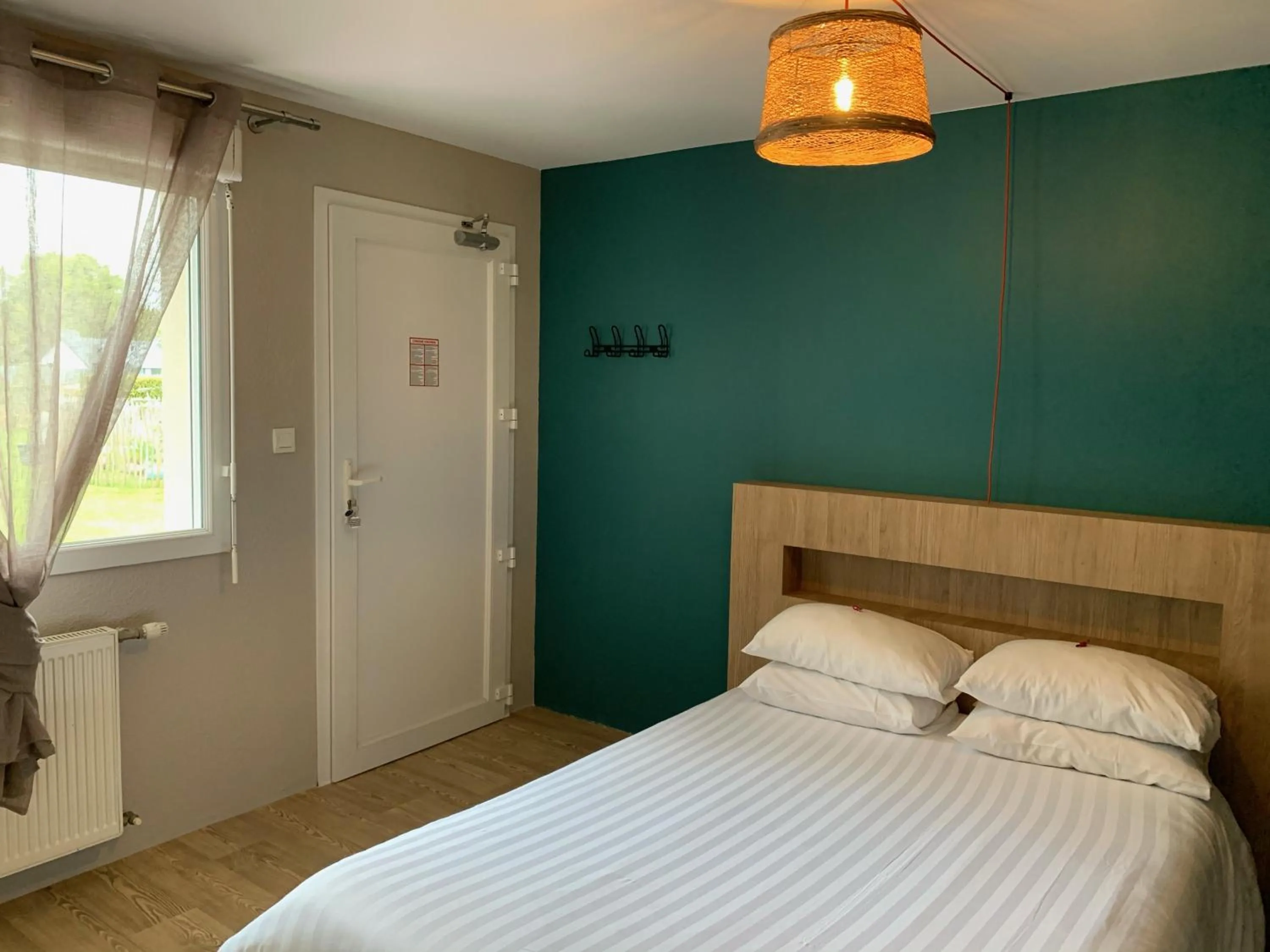 Bedroom, Bed in Hôtel Heod - Binic - Saint-Quay-Portrieux