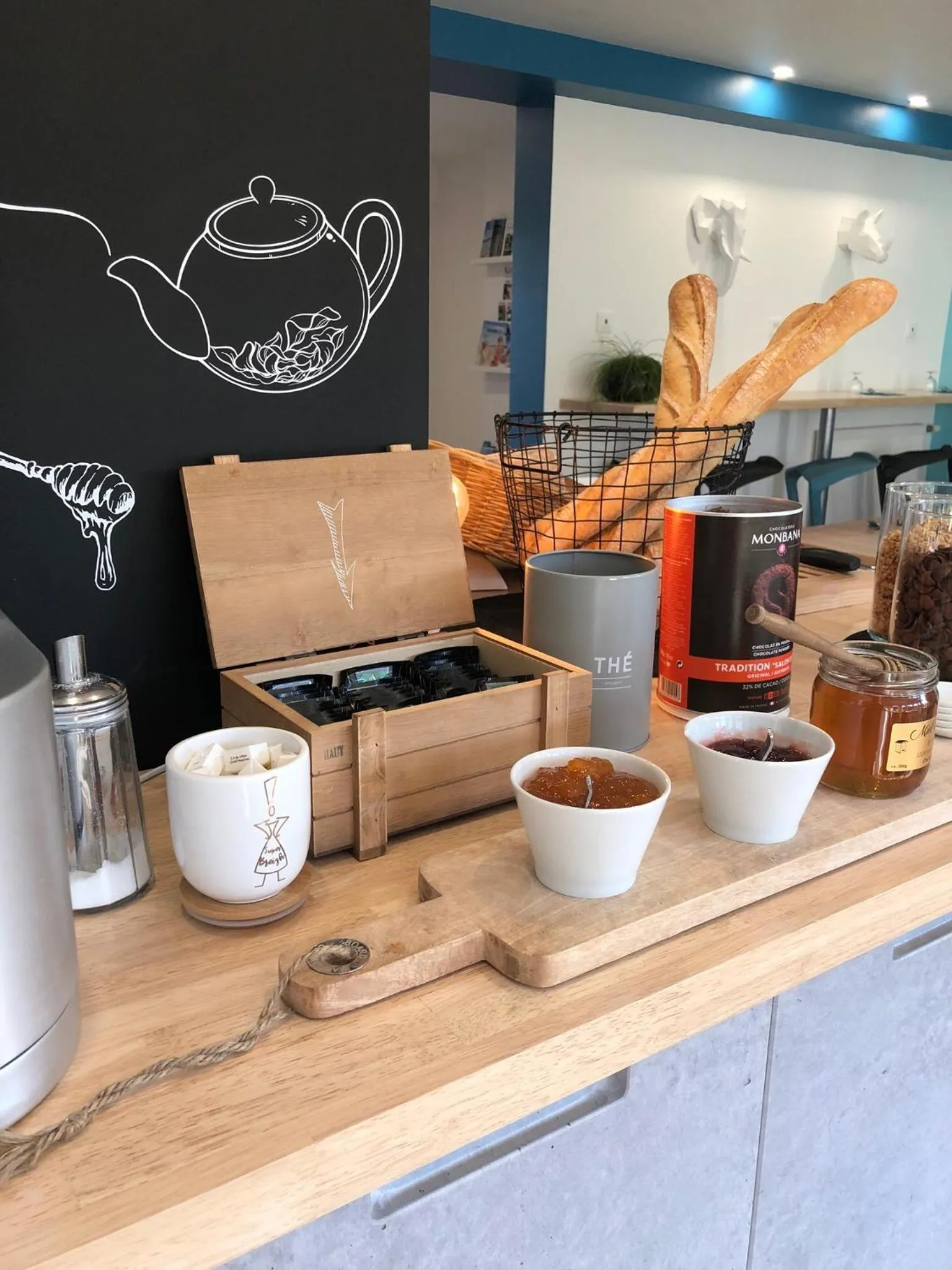 Coffee/tea facilities in Hôtel Heod - Binic - Saint-Quay-Portrieux
