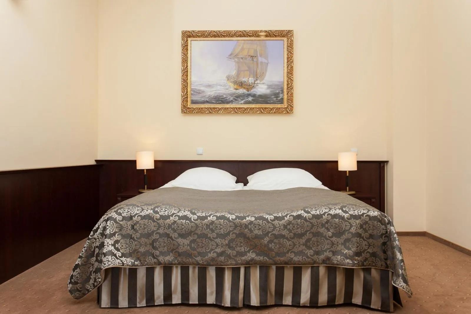 Bed in Hotel Robert's Port