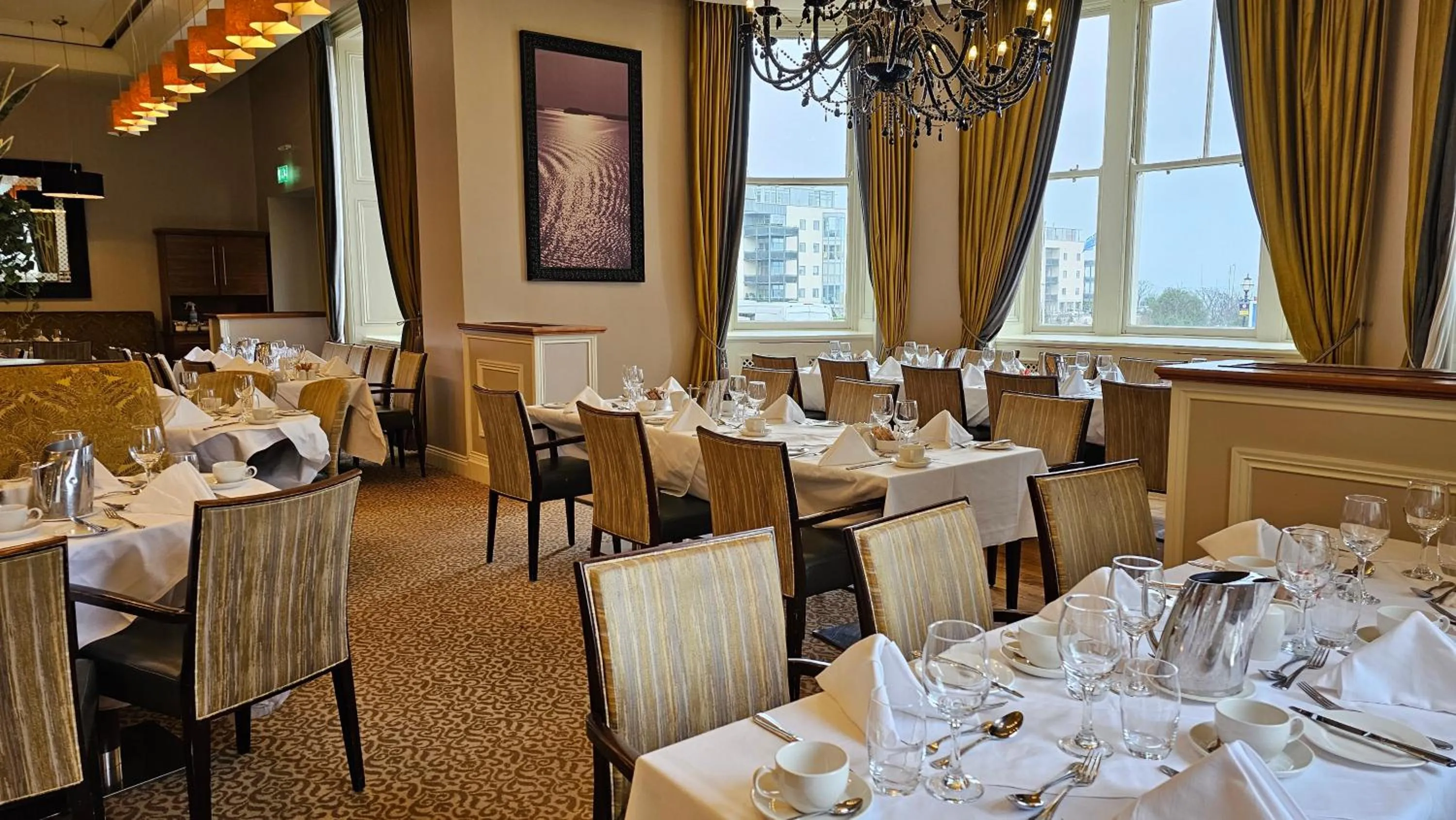 Restaurant/places to eat in Royal Marine Hotel