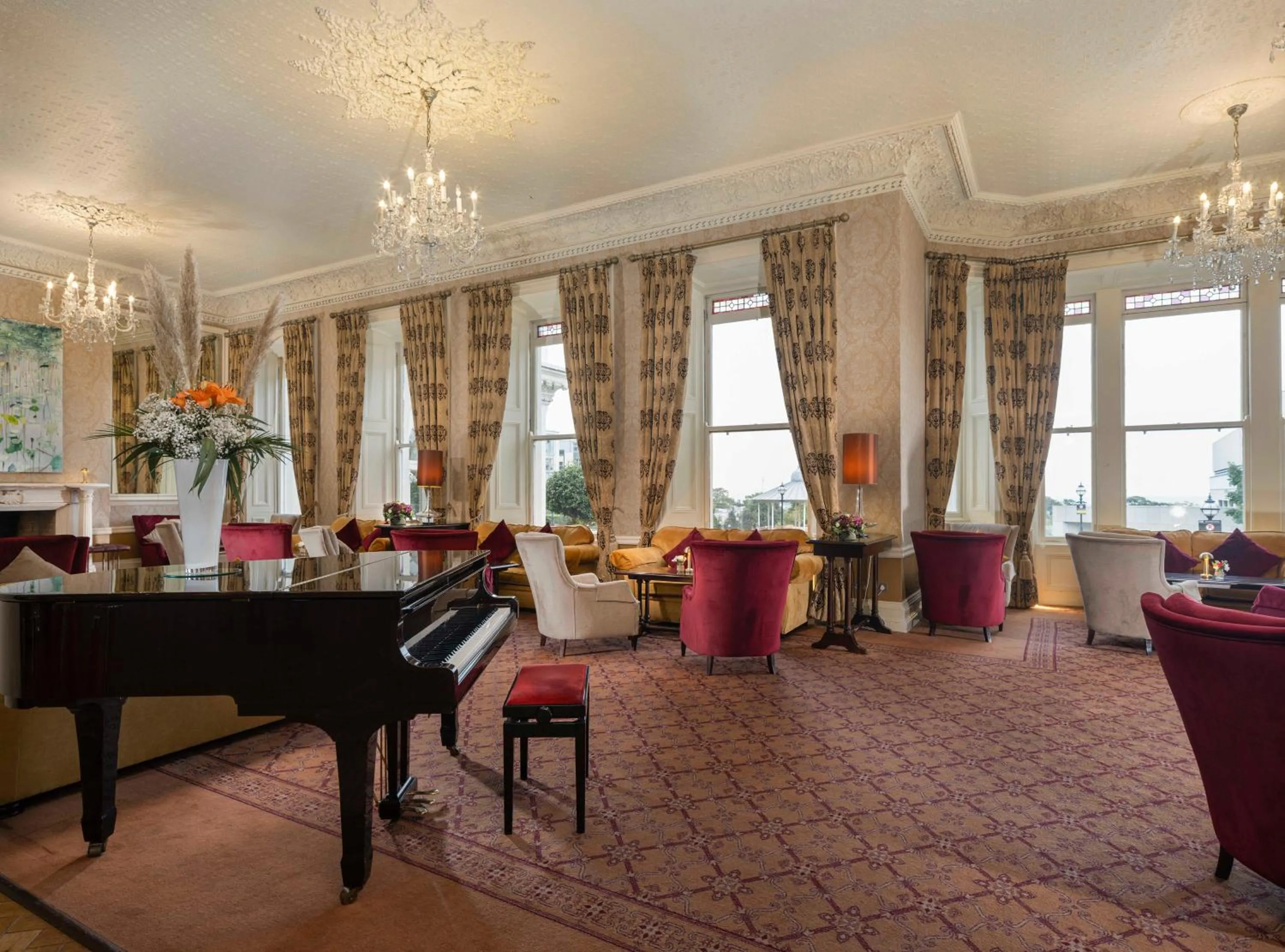 Restaurant/places to eat in Royal Marine Hotel