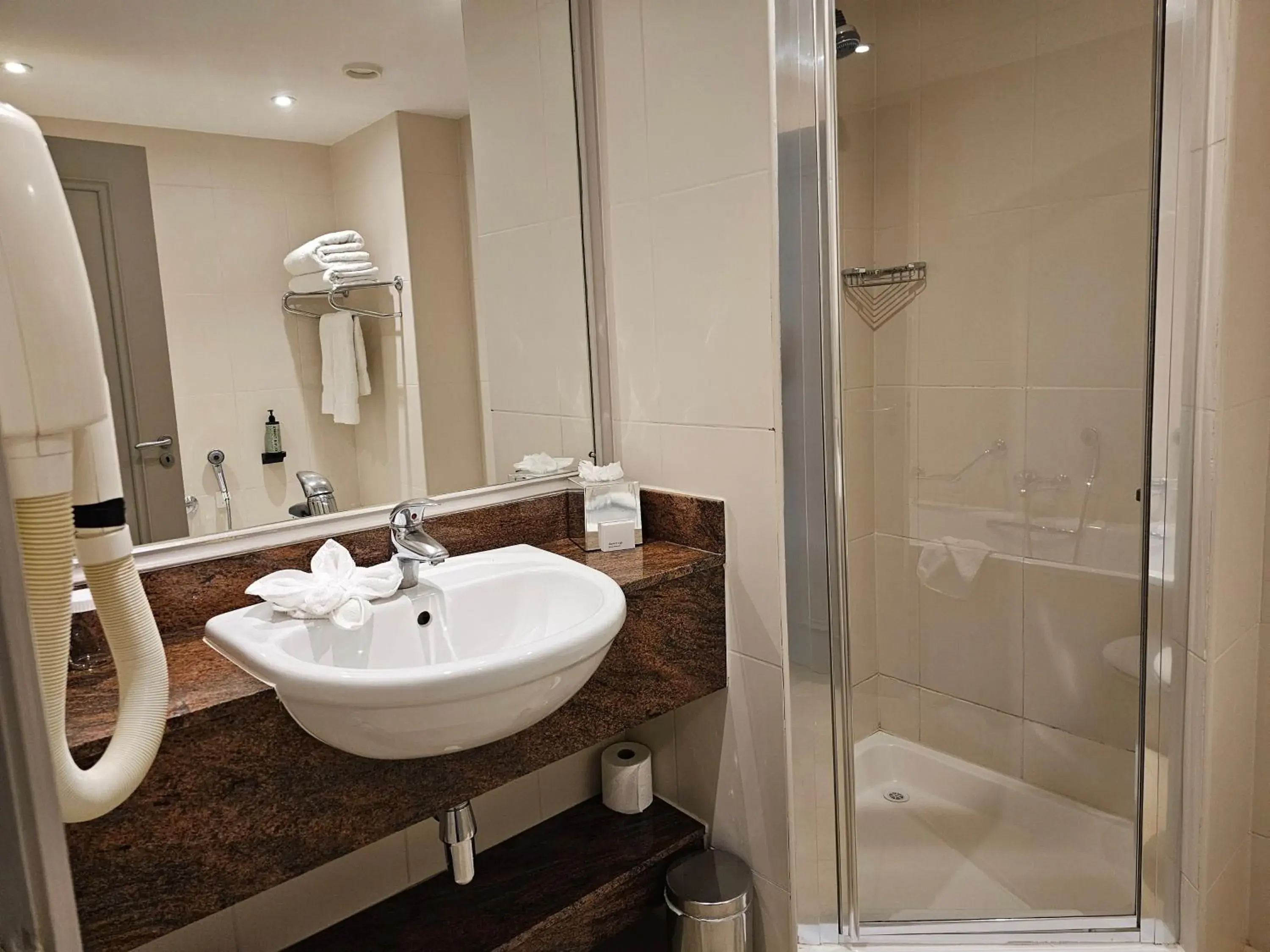 Classic Double Room with Sea View in Royal Marine Hotel Classic Double Room with Sea View in Royal Marine Hotel