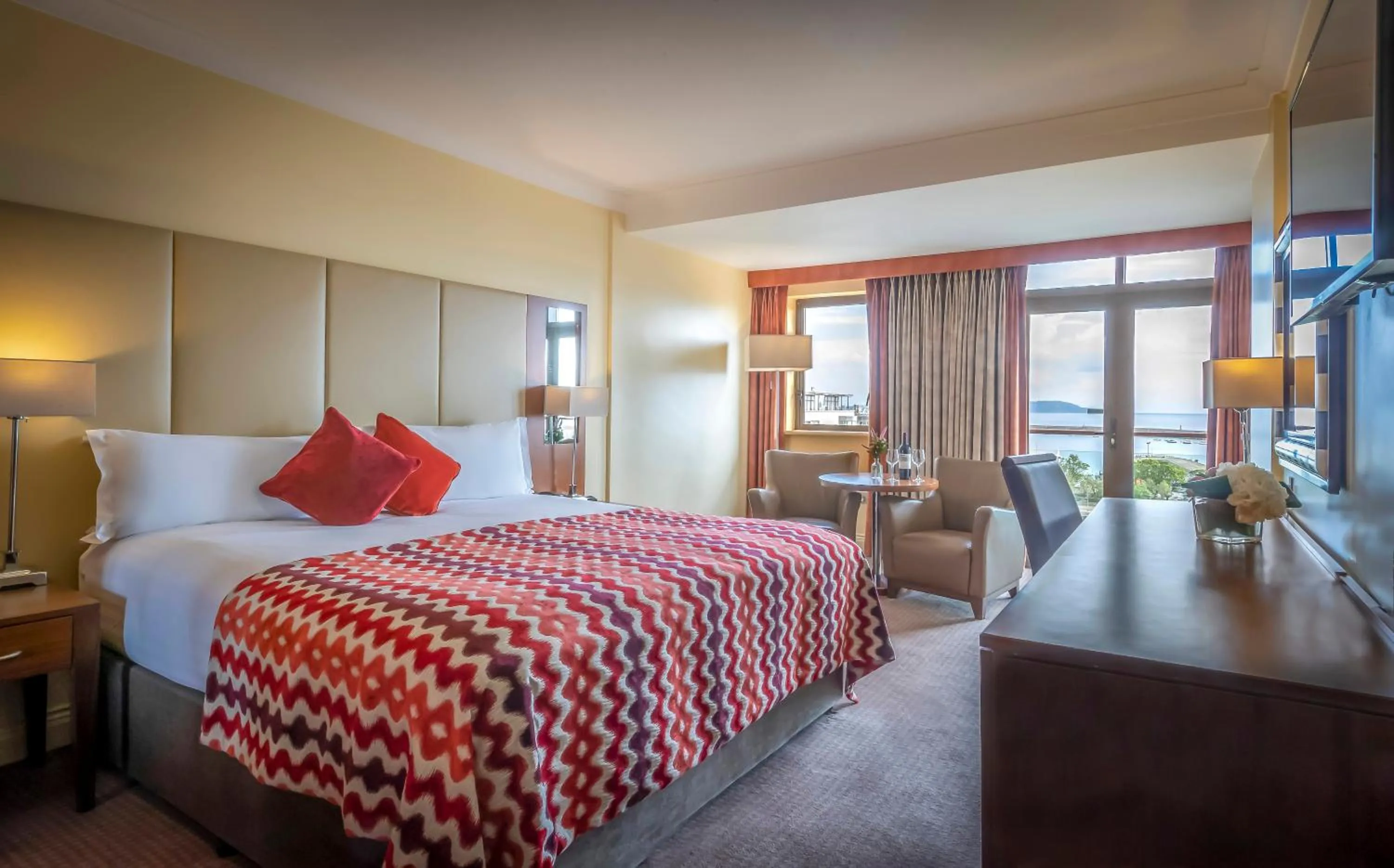 Bedroom, Bed in Royal Marine Hotel