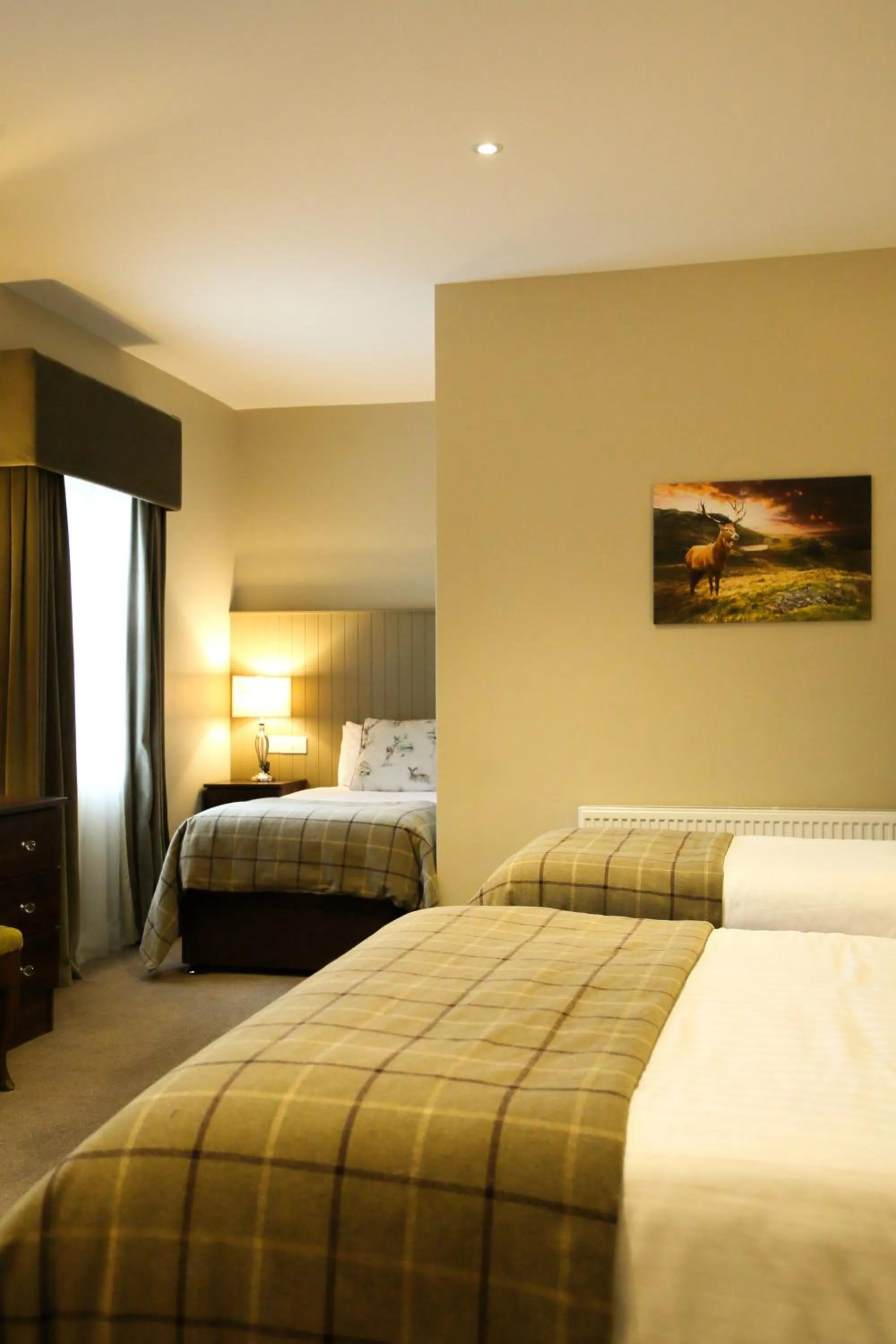 Bedroom, Bed in Mulroy Woods Hotel