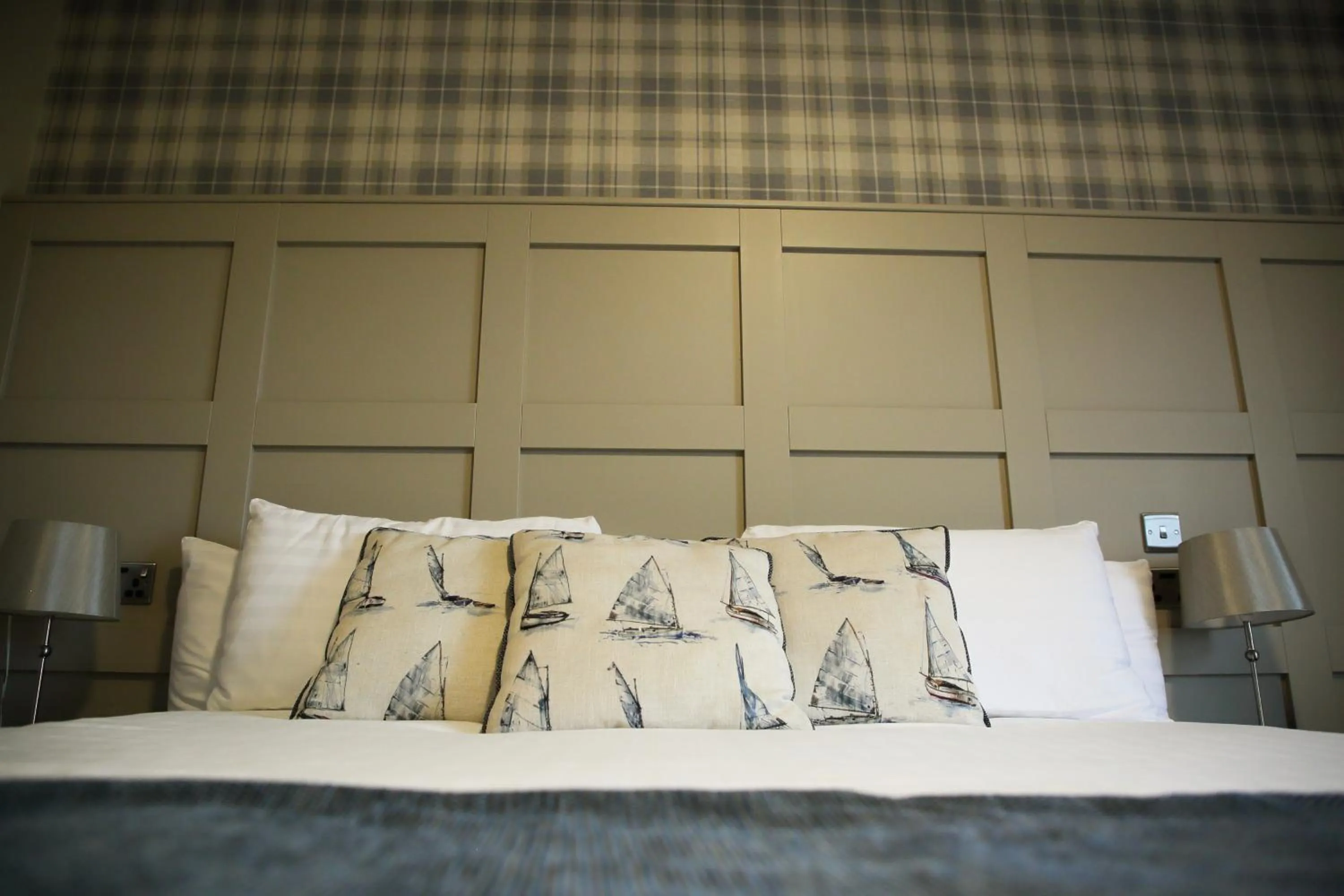 Photo of the whole room, Bed in Mulroy Woods Hotel