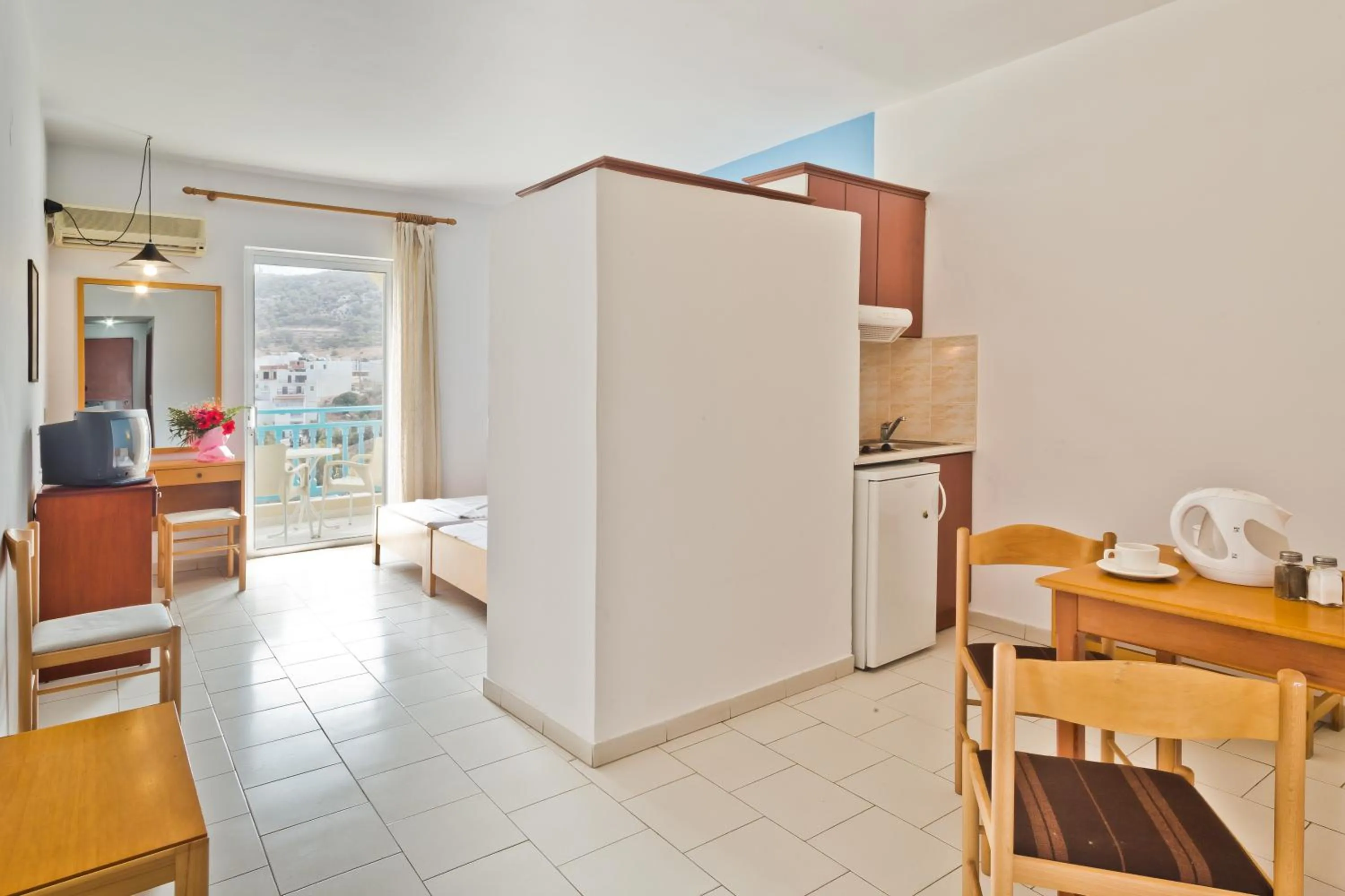 Coffee/tea facilities in Olympic Hotel