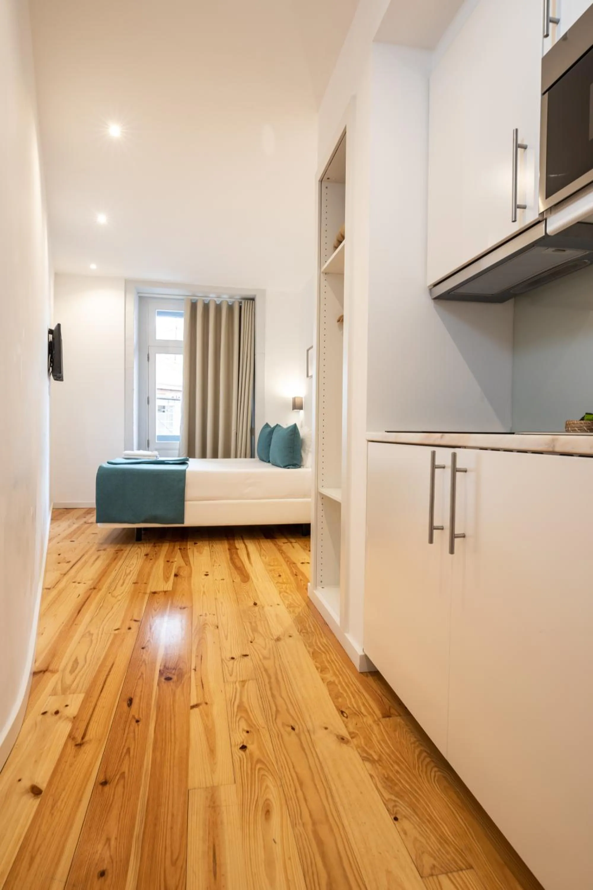 Bedroom, Bed in Mystay Porto Batalha