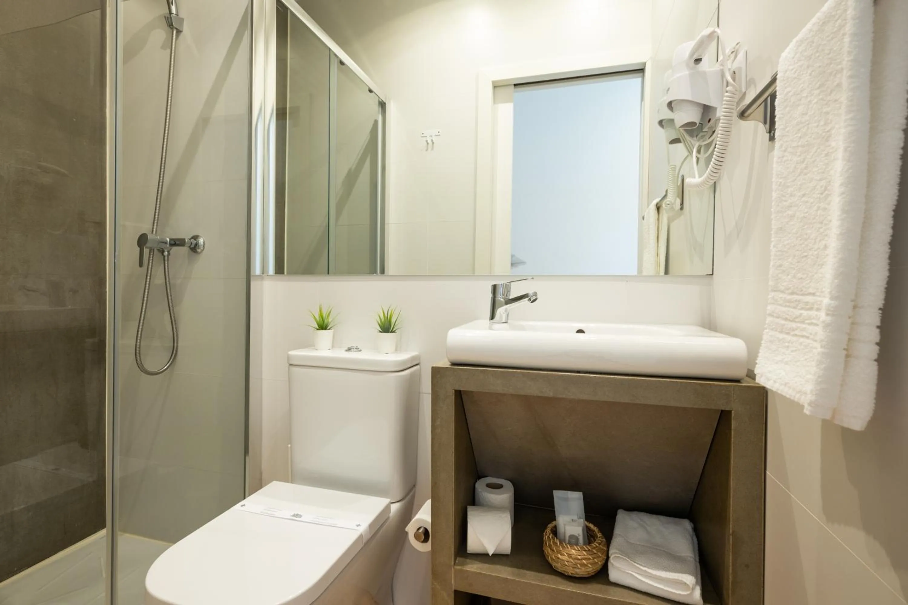 Bathroom in Mystay Porto Batalha