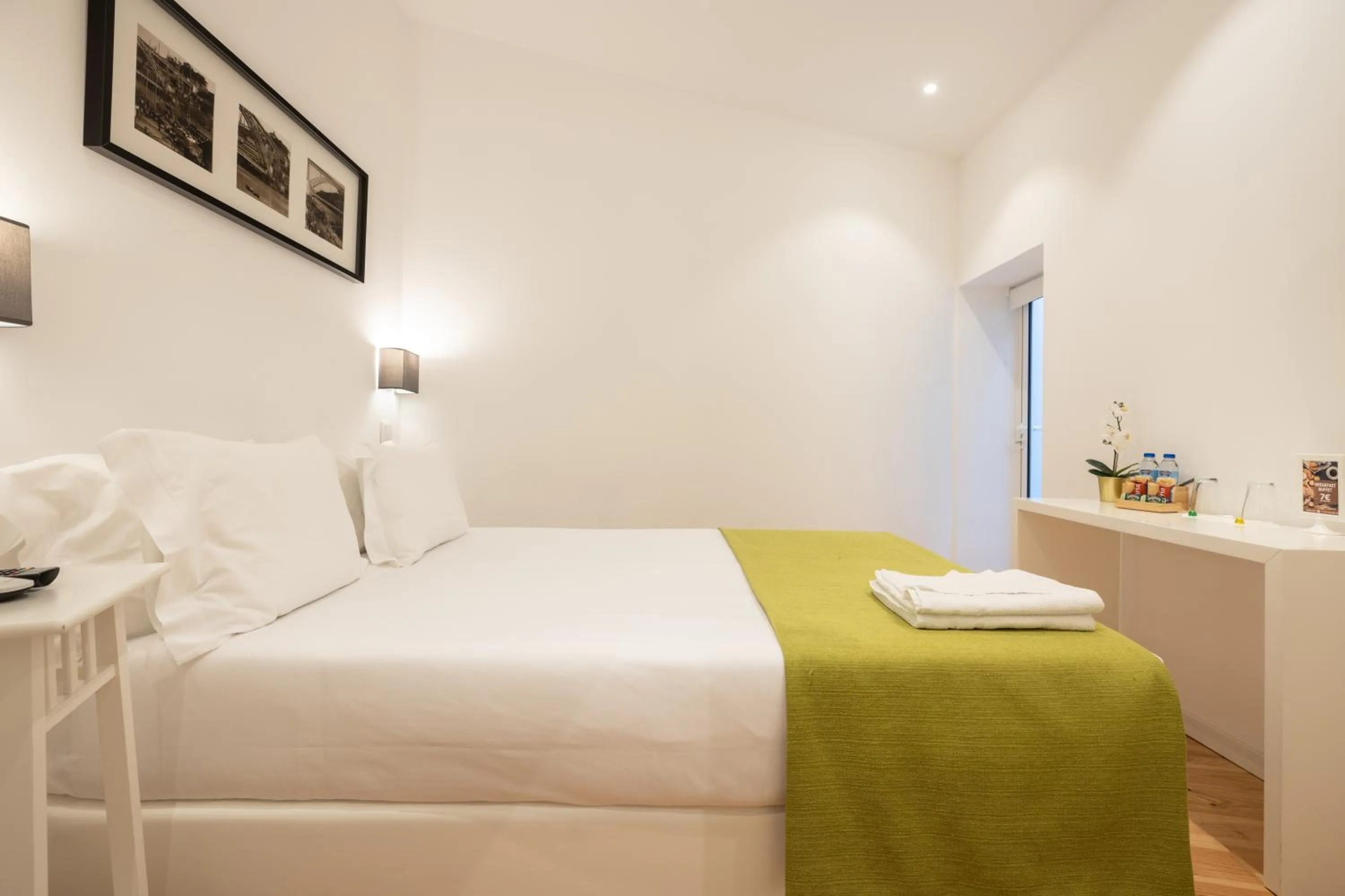 Bedroom, Bed in Mystay Porto Batalha