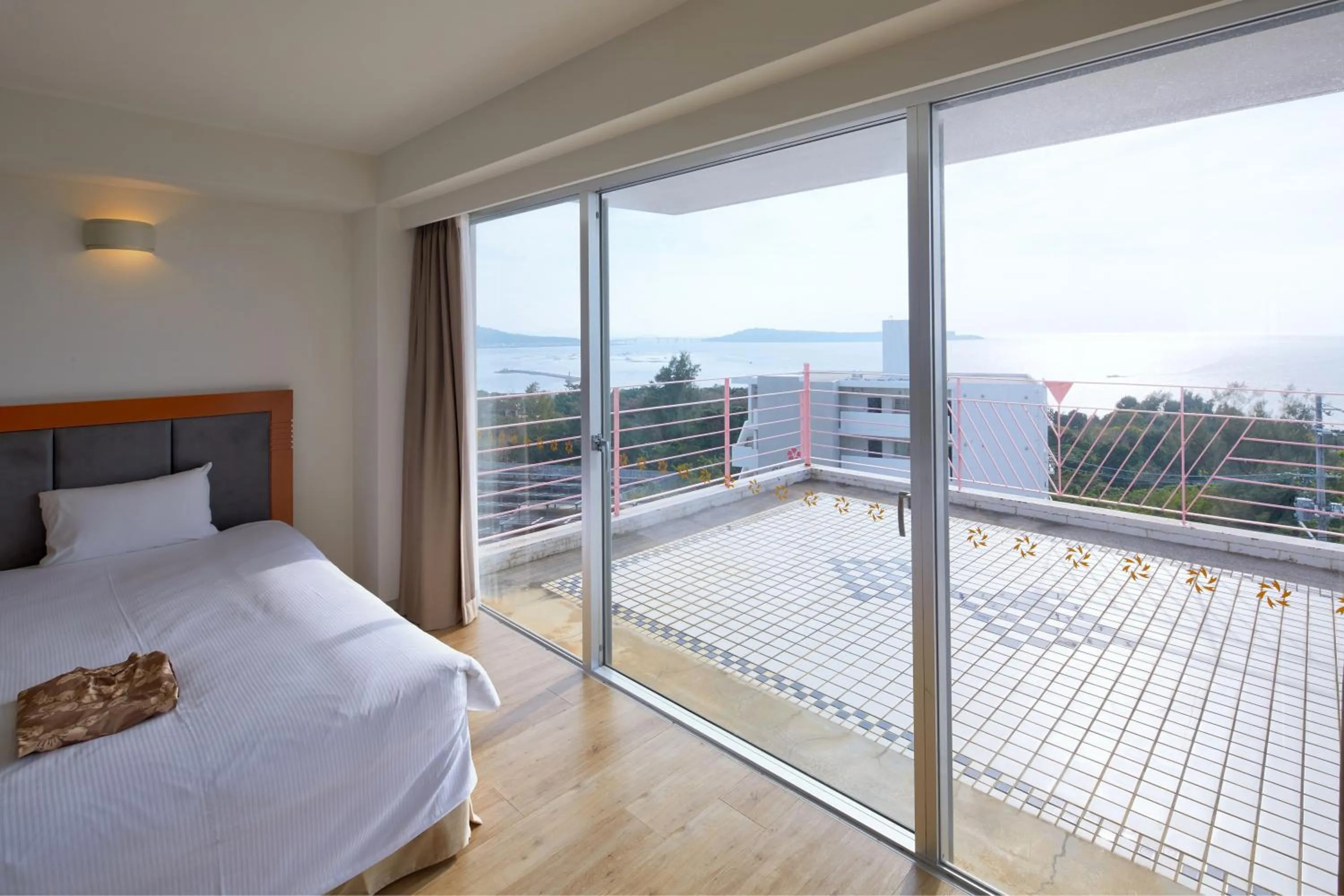 Balcony/Terrace, Bed in Hotel Mahaina Wellness Resorts Okinawa