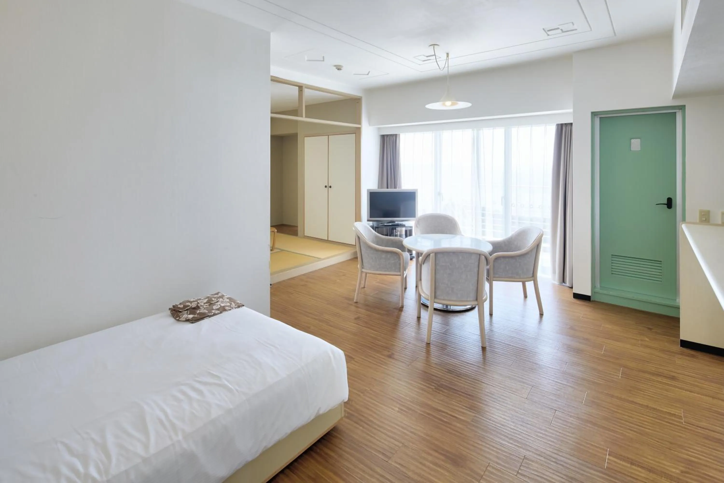 Living room, Bed in Hotel Mahaina Wellness Resorts Okinawa