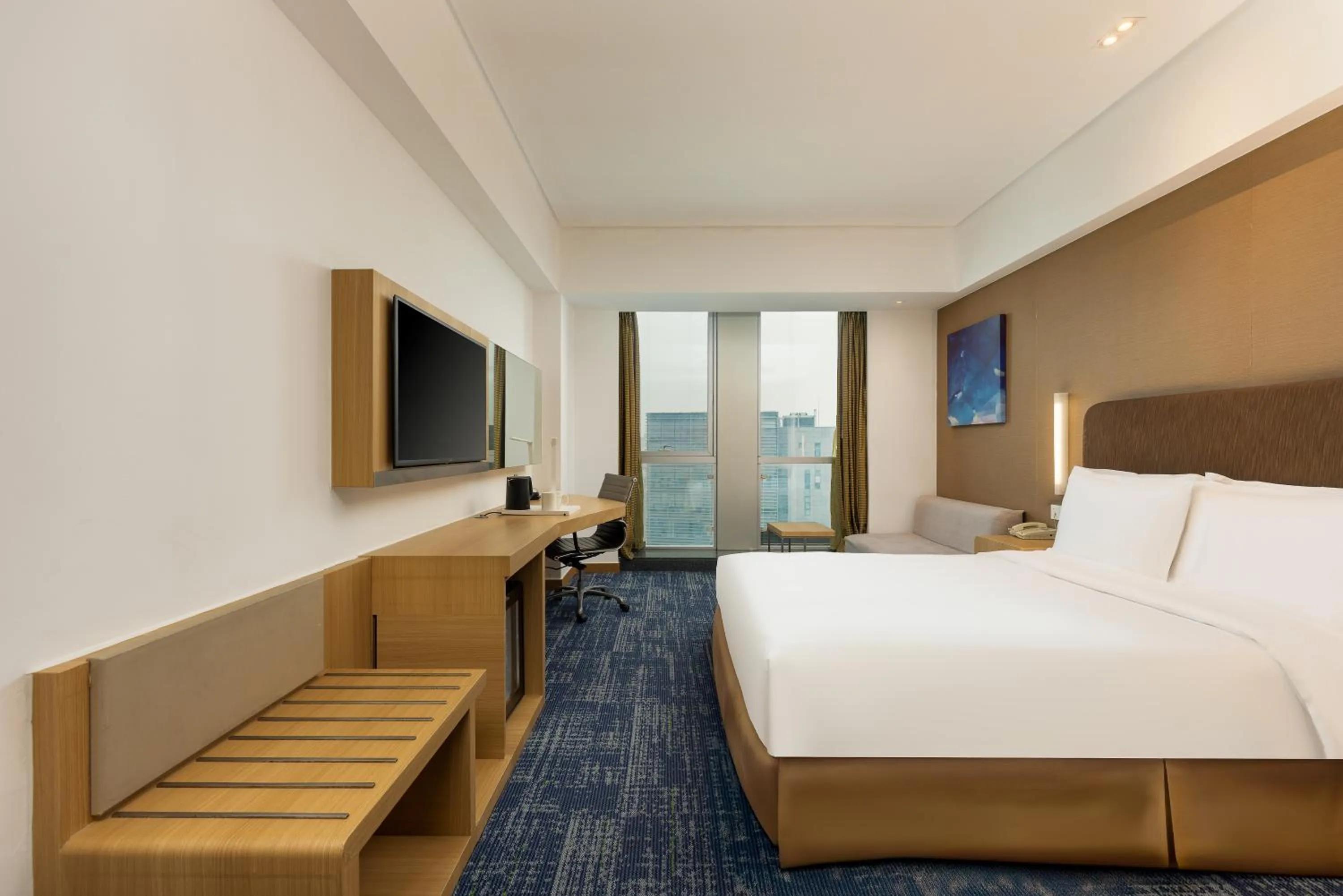 Hot Tub, Bed in Holiday Inn Express Shanghai Jinsha by IHG