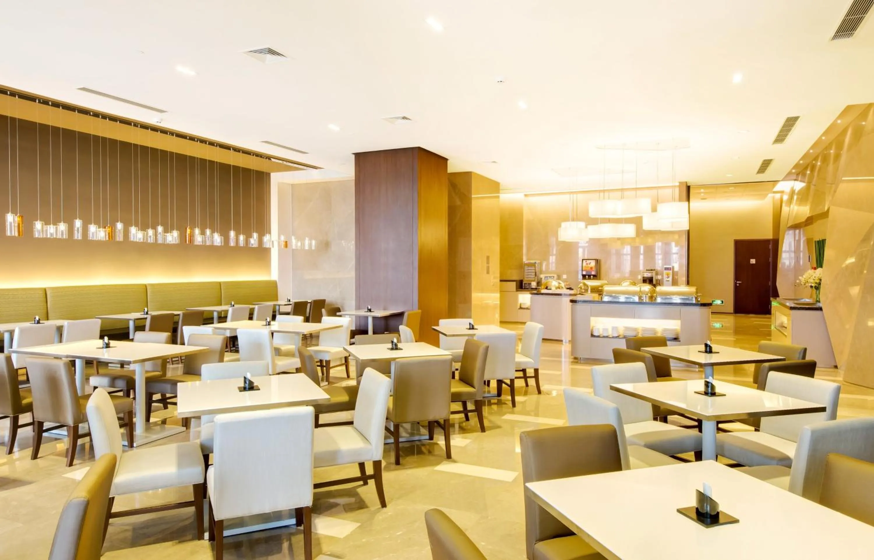 Restaurant/places to eat in Holiday Inn Express Shanghai Jinsha by IHG