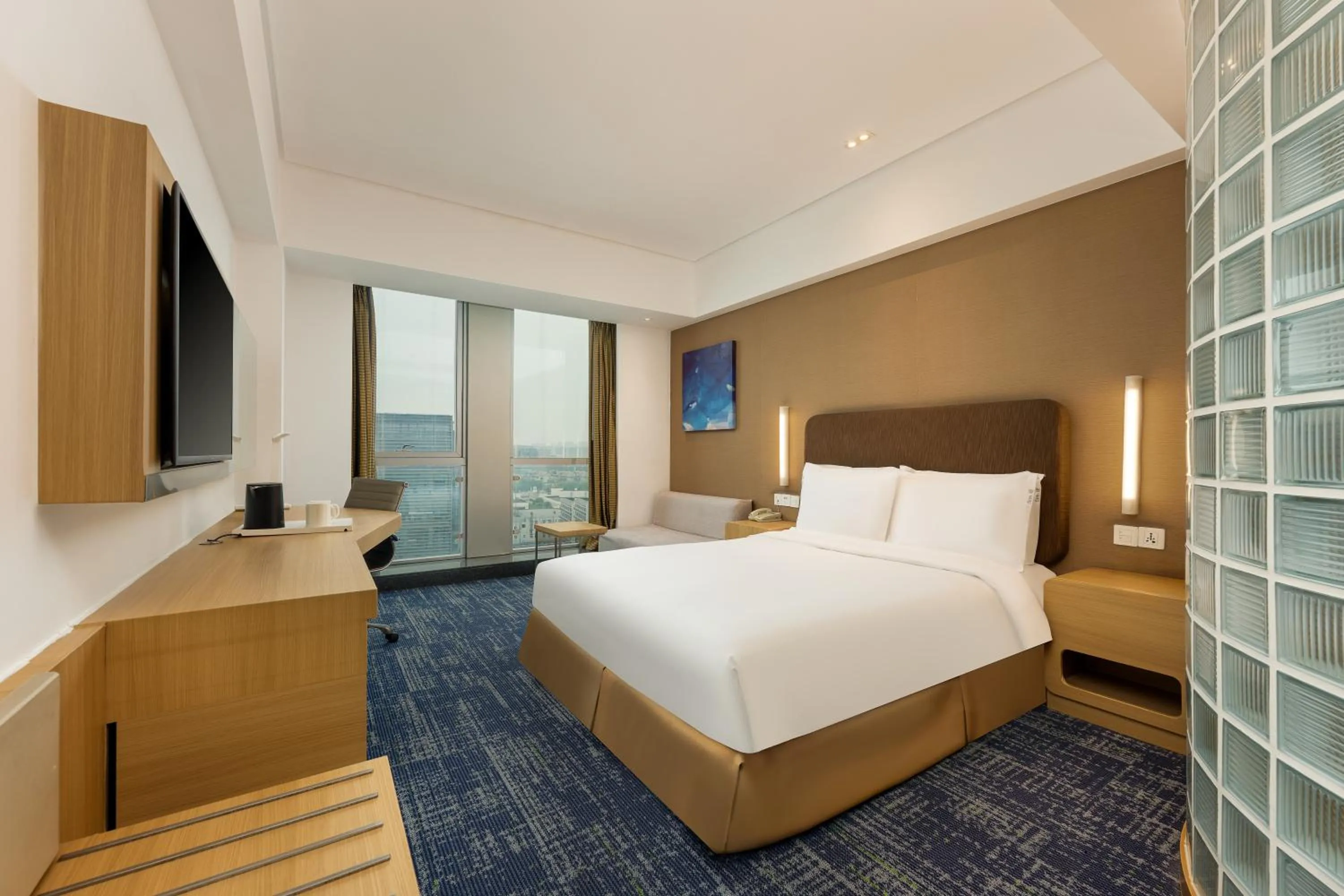 Hot Tub, Bed in Holiday Inn Express Shanghai Jinsha by IHG