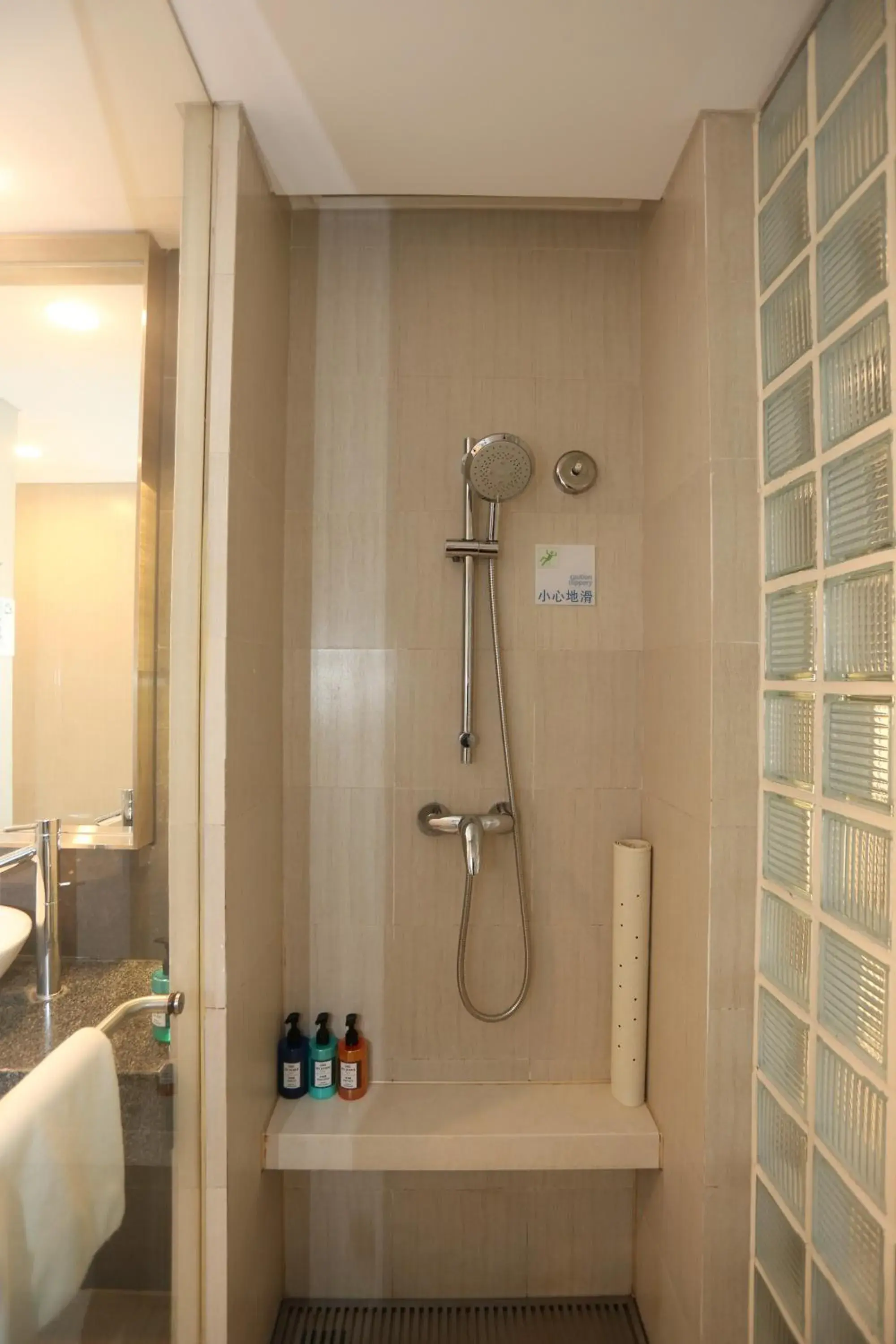Standard Twin Room in Holiday Inn Express Shanghai Jinsha by IHG Standard Twin Room in Holiday Inn Express Shanghai Jinsha by IHG