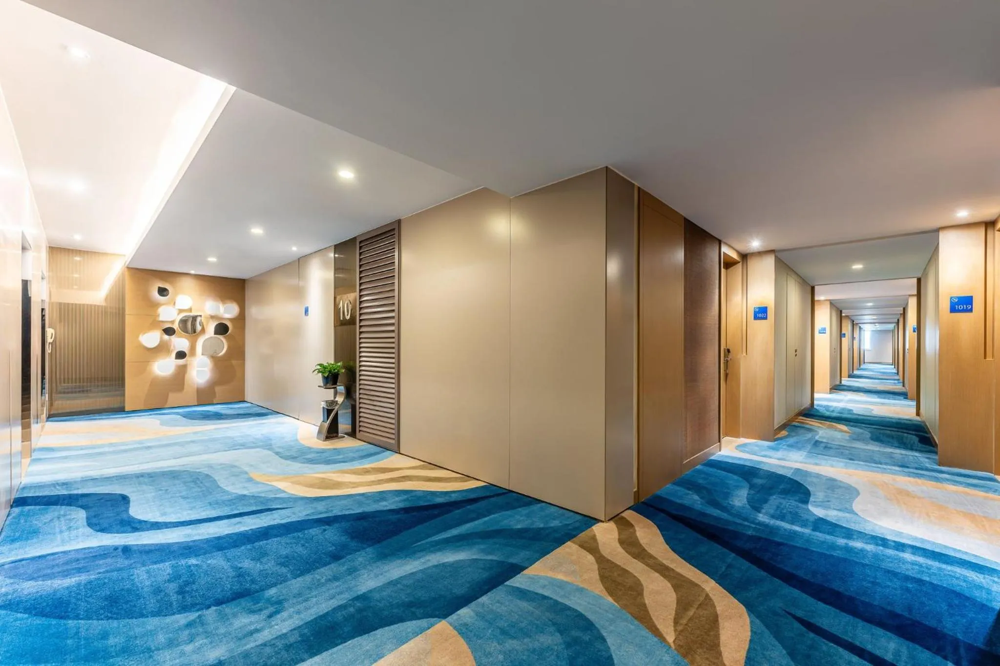 Lobby or reception, Bed in Holiday Inn Express Shanghai Jinsha by IHG