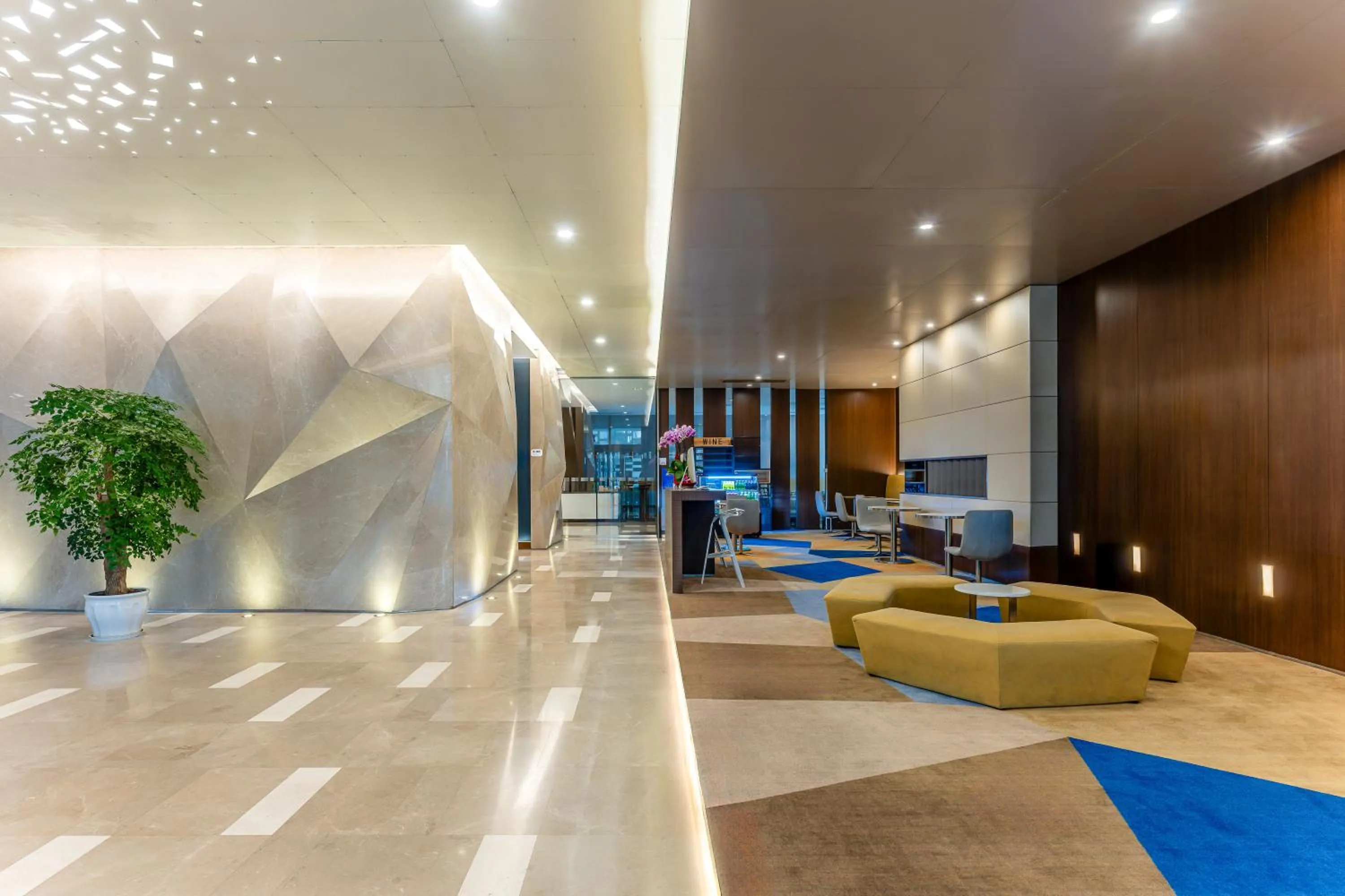 Lobby or reception in Holiday Inn Express Shanghai Jinsha by IHG