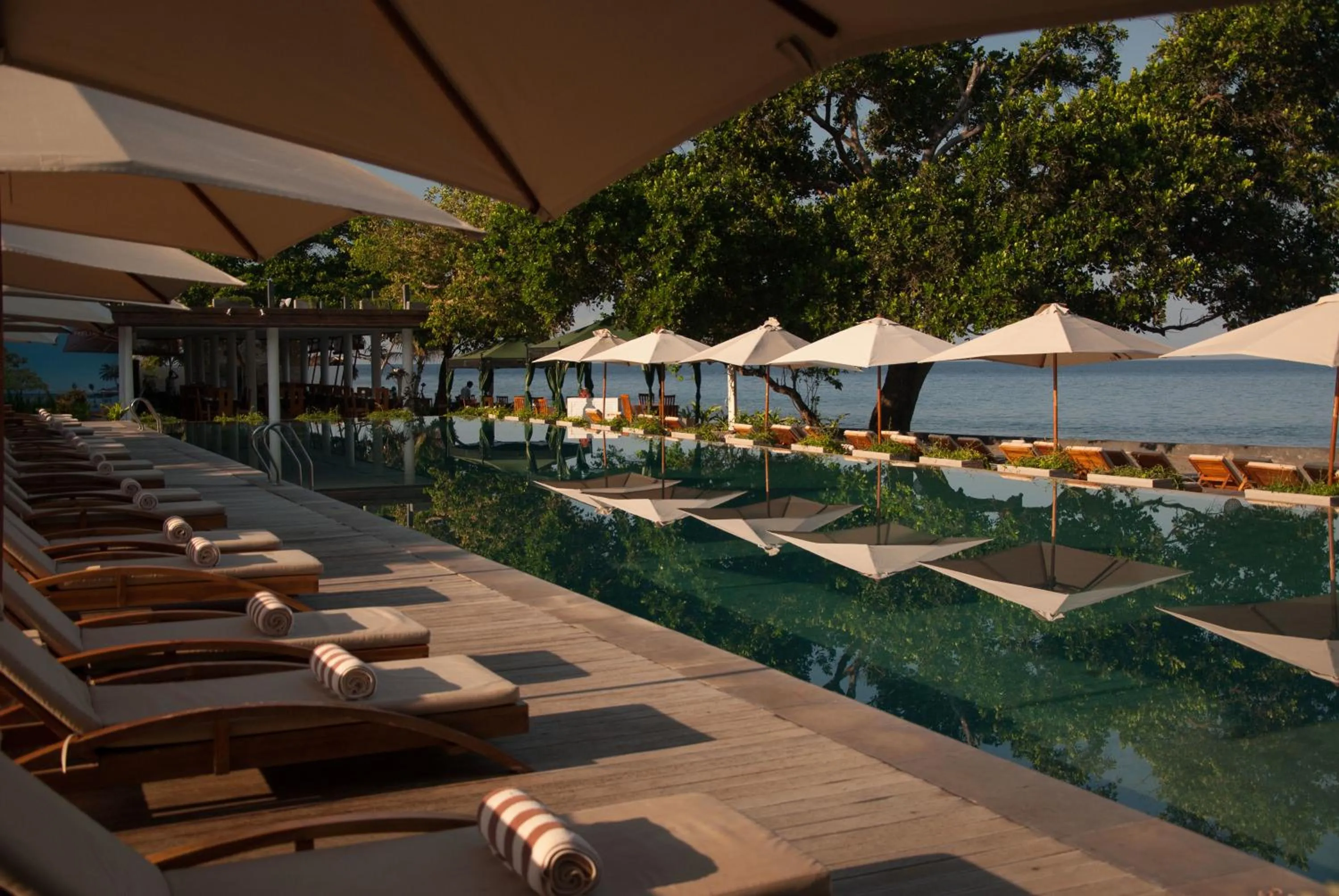 Restaurant/places to eat in Living Asia Resort and Spa