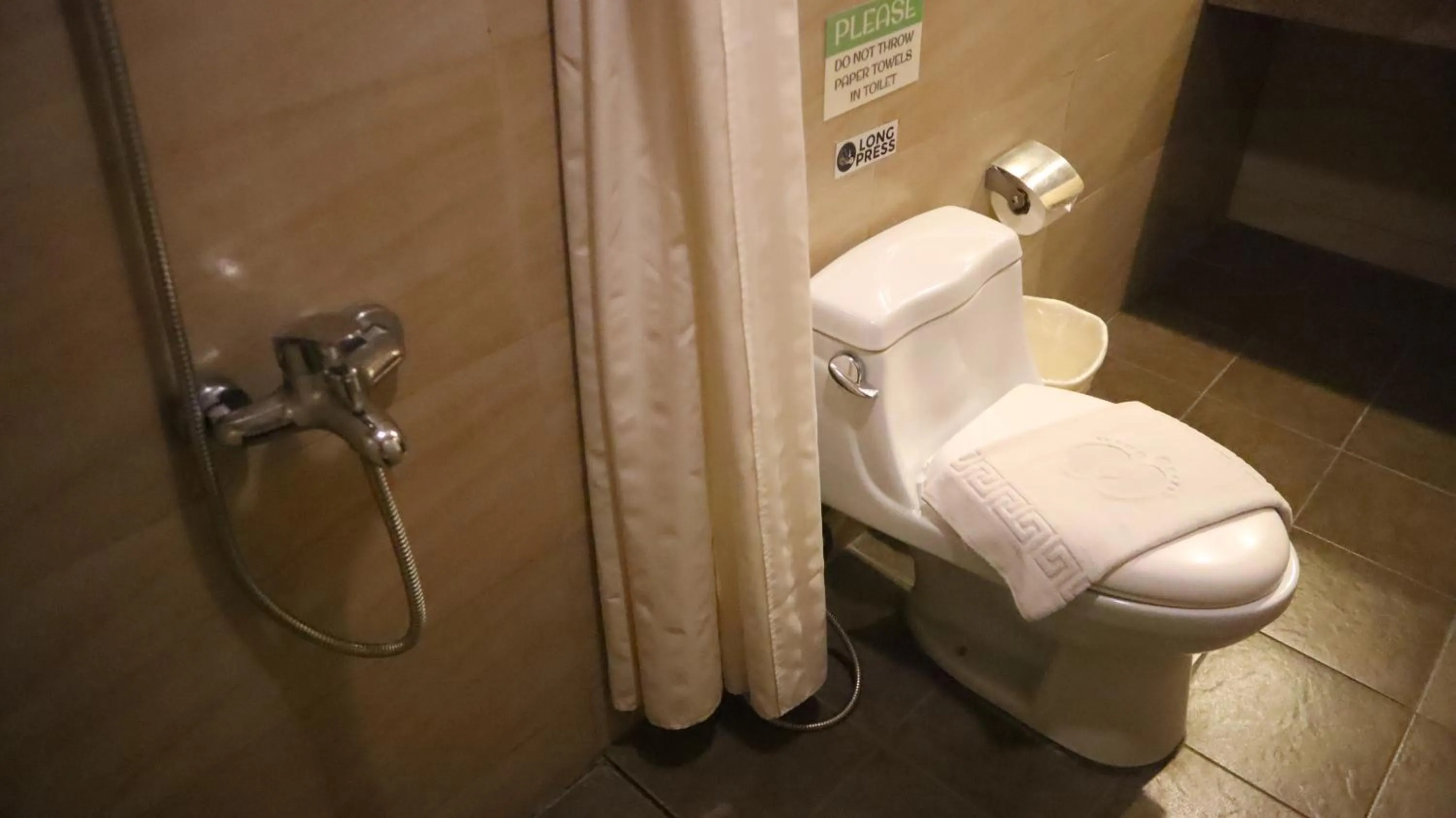 Shower in Viewpark Hotel Tagaytay