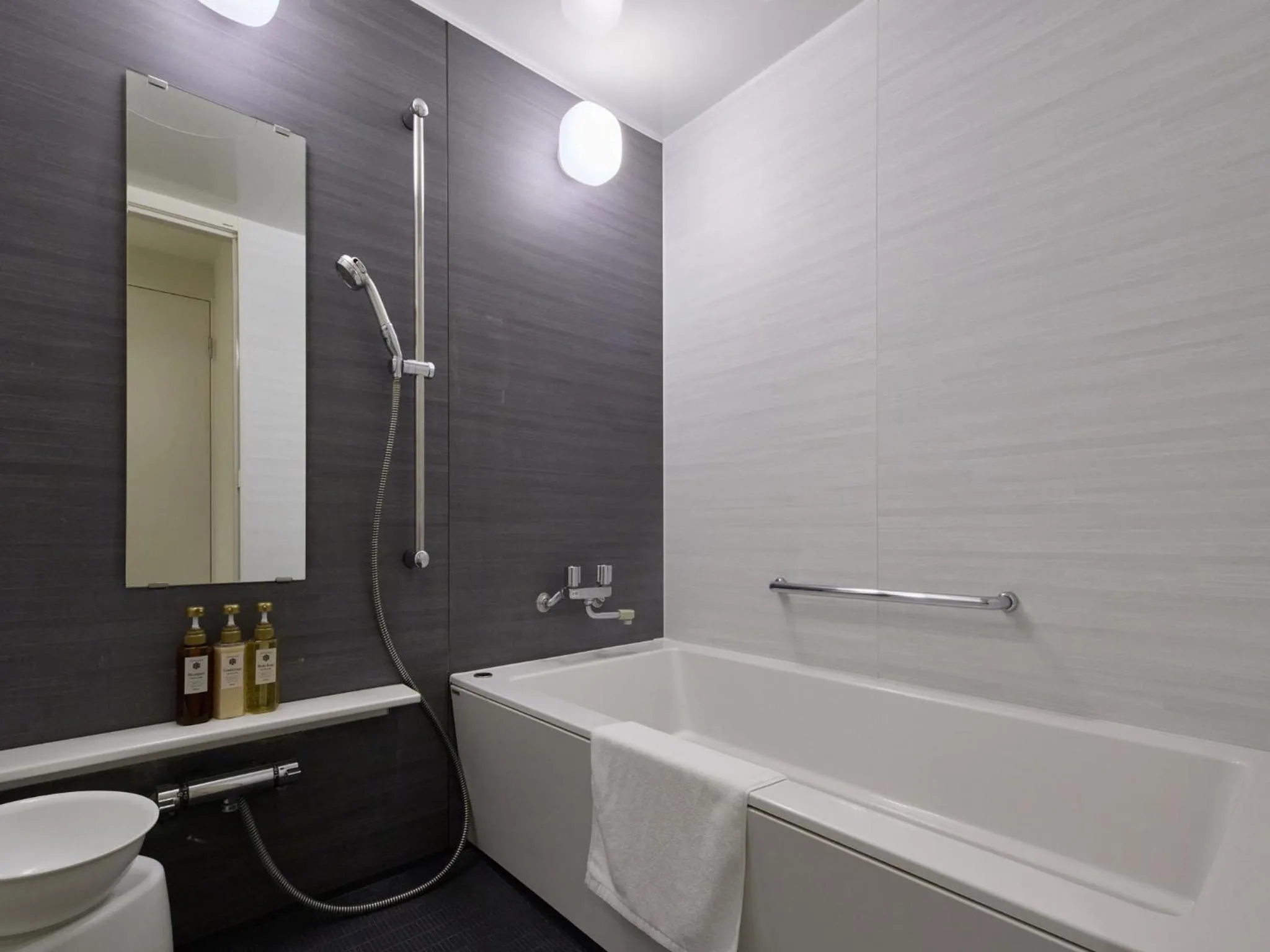 Shower in Hotel Yugaf Inn Okinawa