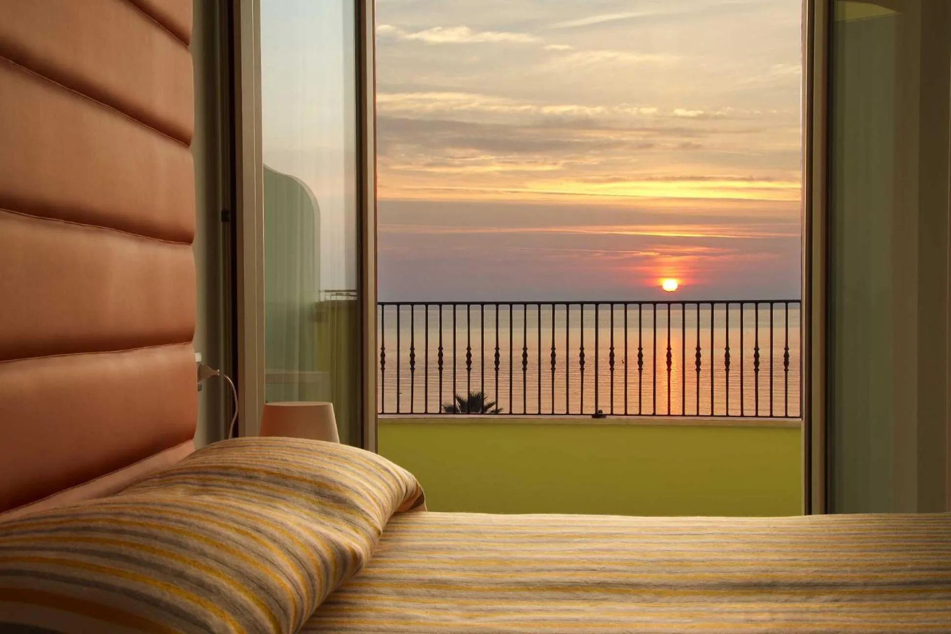 Sea view, Bed in Hotel La Maestra