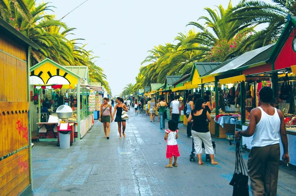 People in Hotel La Maestra