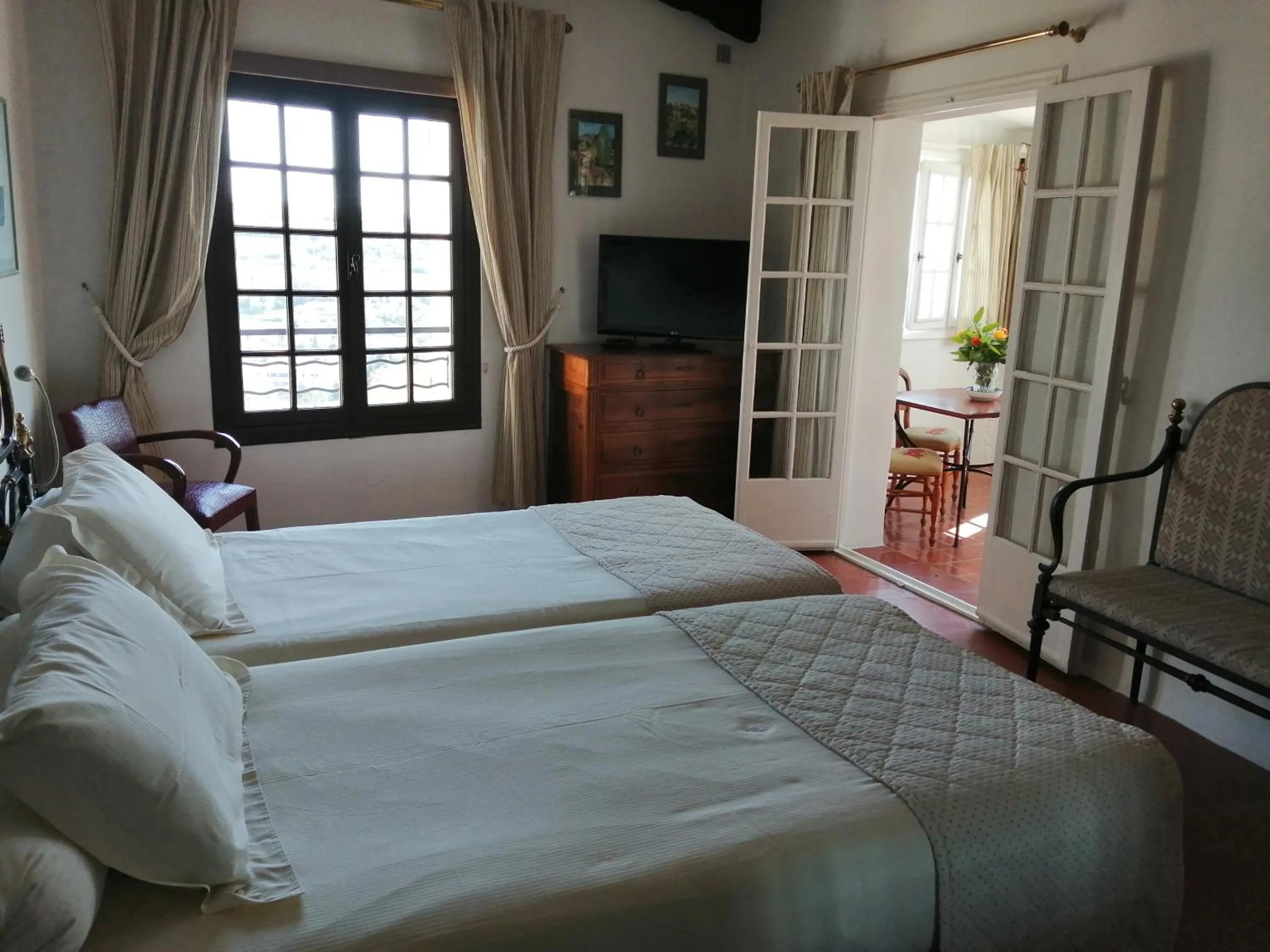 Bed in Chambres d'hôtes Les Terrasses du Soleil