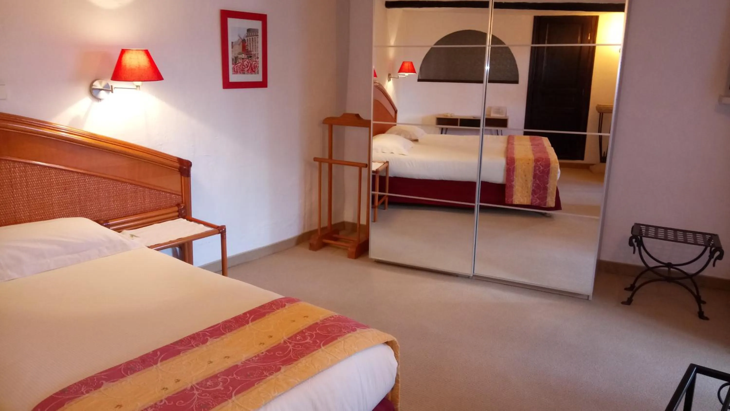 Bed in Chambres d'hôtes Les Terrasses du Soleil