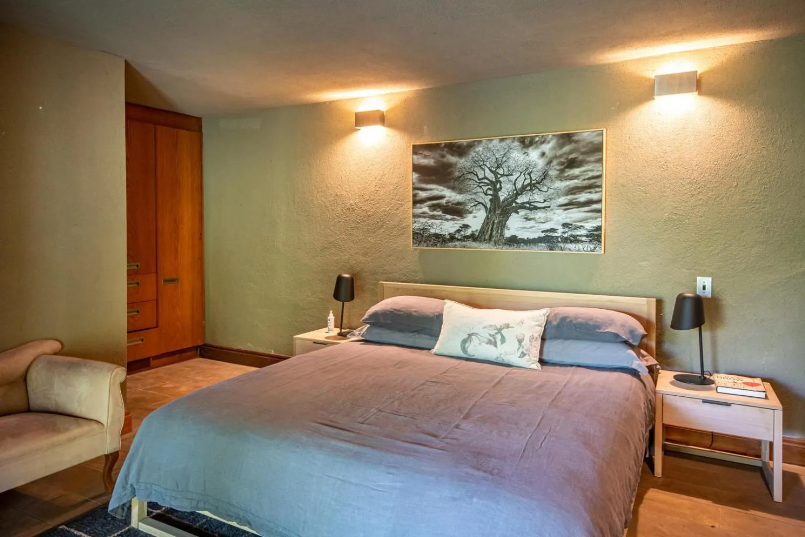 Bed in Summerfields Rose Retreat and Spa