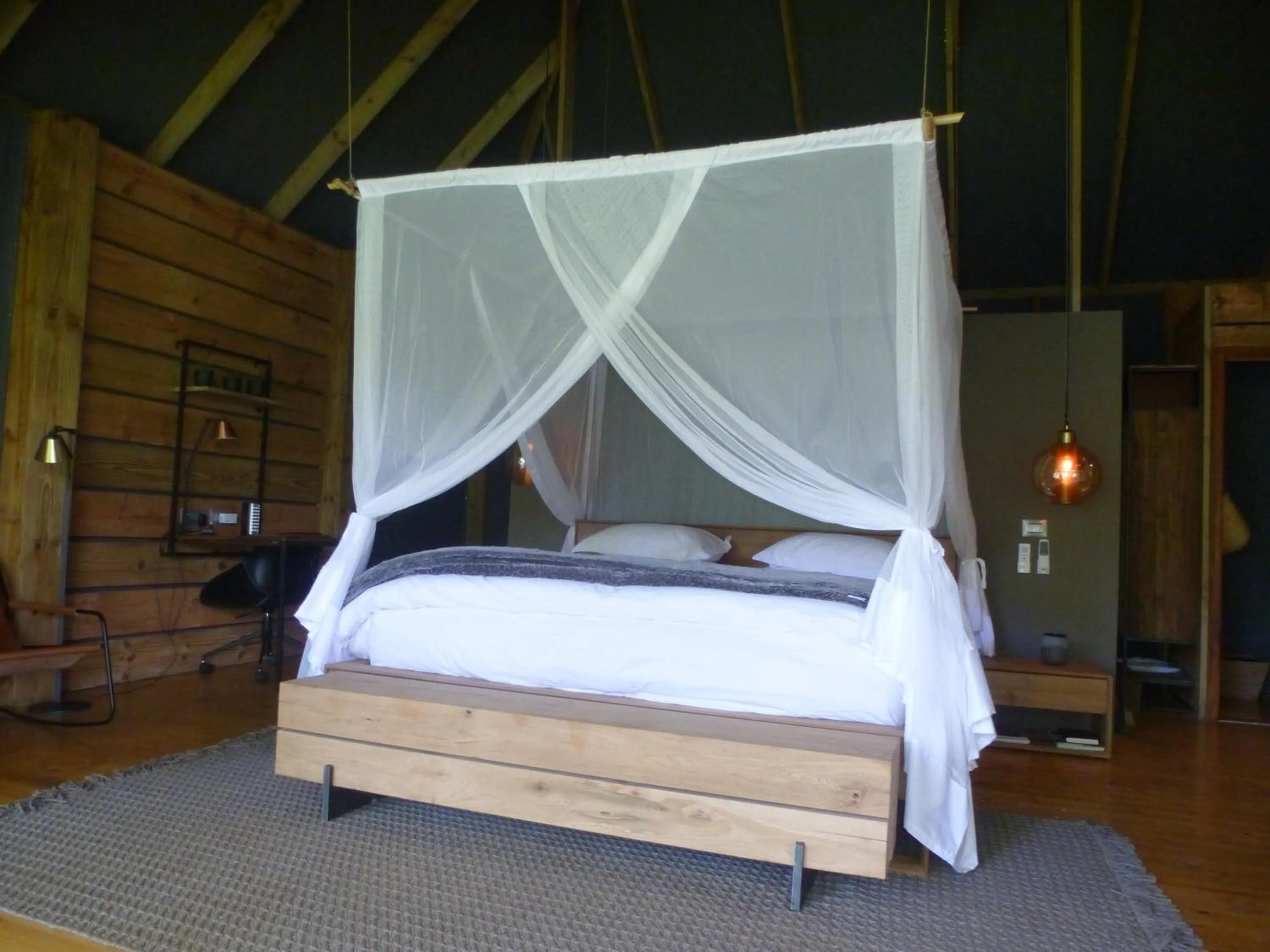 Bed in Summerfields Rose Retreat and Spa