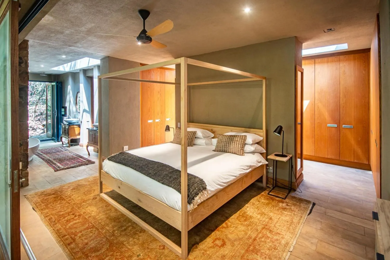 Photo of the whole room, Bed in Summerfields Rose Retreat and Spa