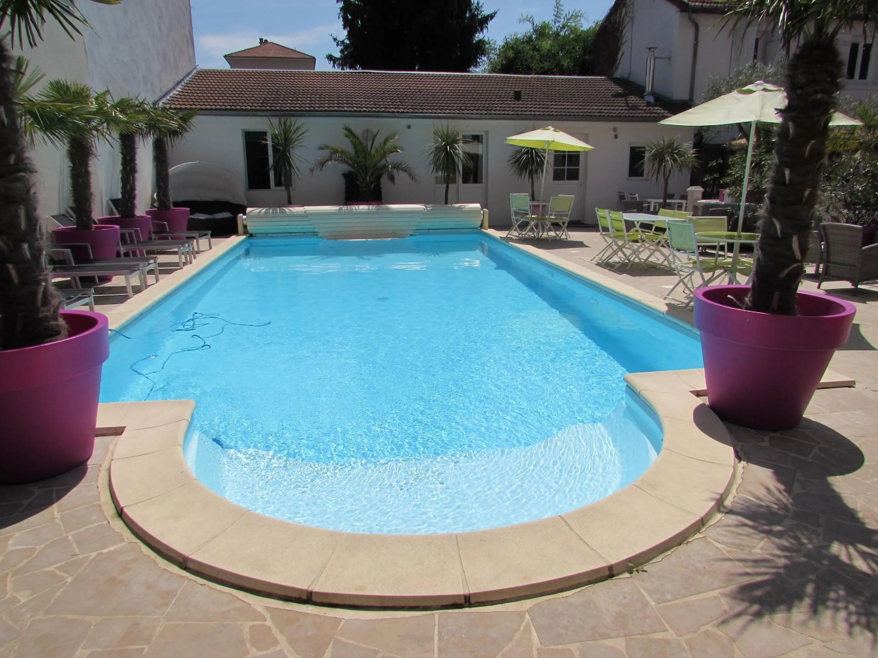 Pool view in Manoir François 1er