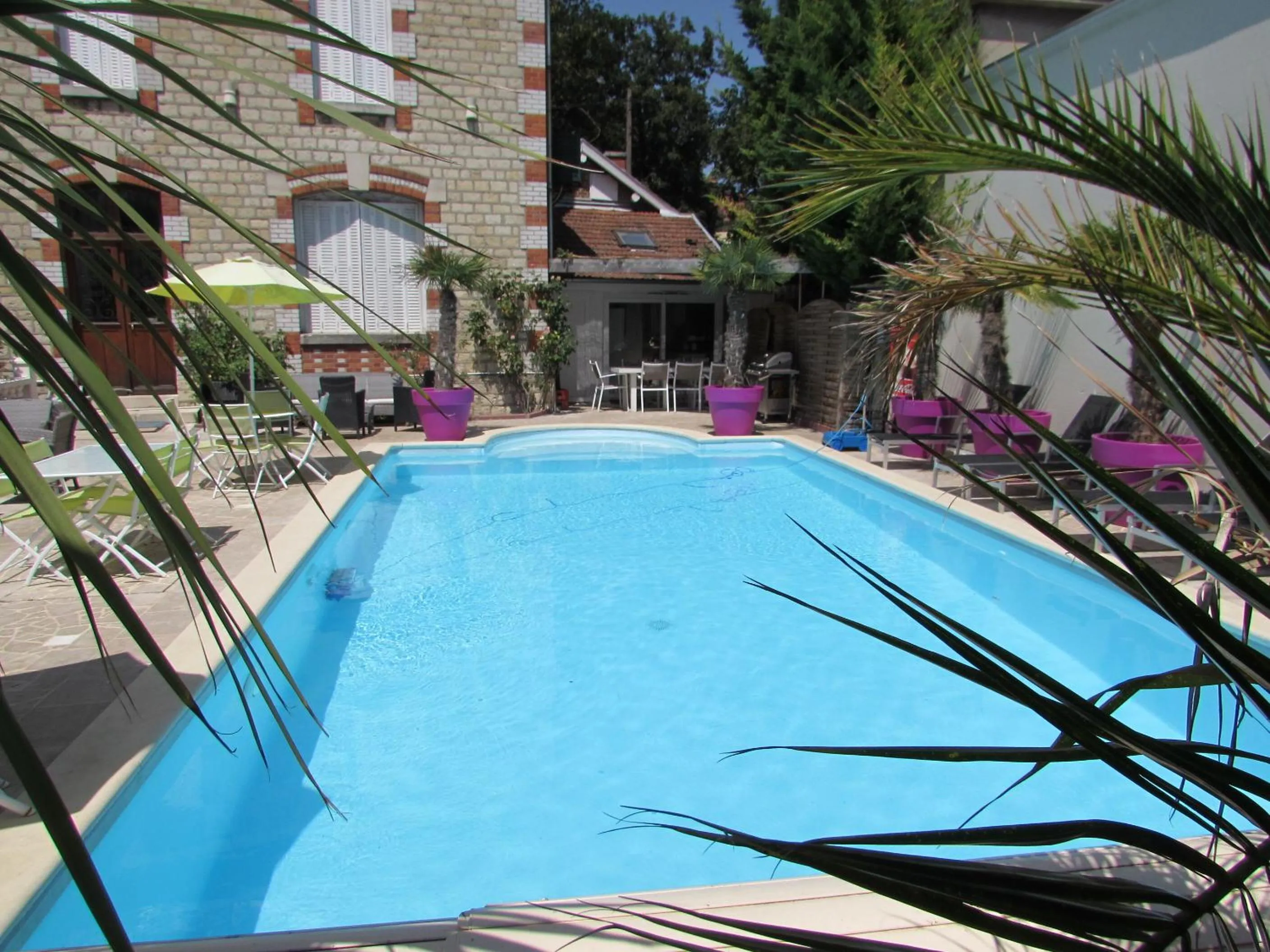 Pool view in Manoir François 1er